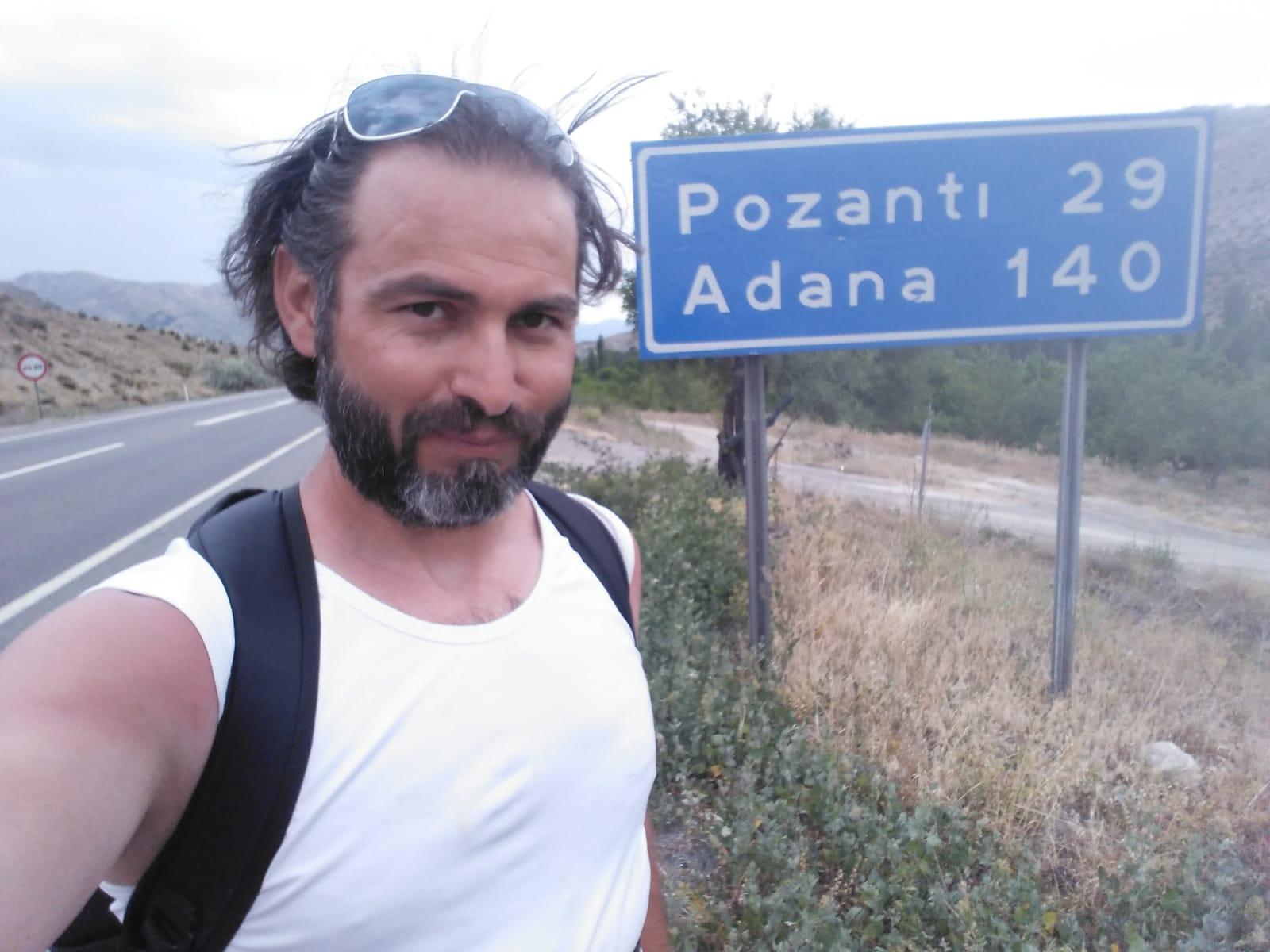 Kitap yazmak için yola çıktı, 210 günde yürüyerek 76 şehir gezdi