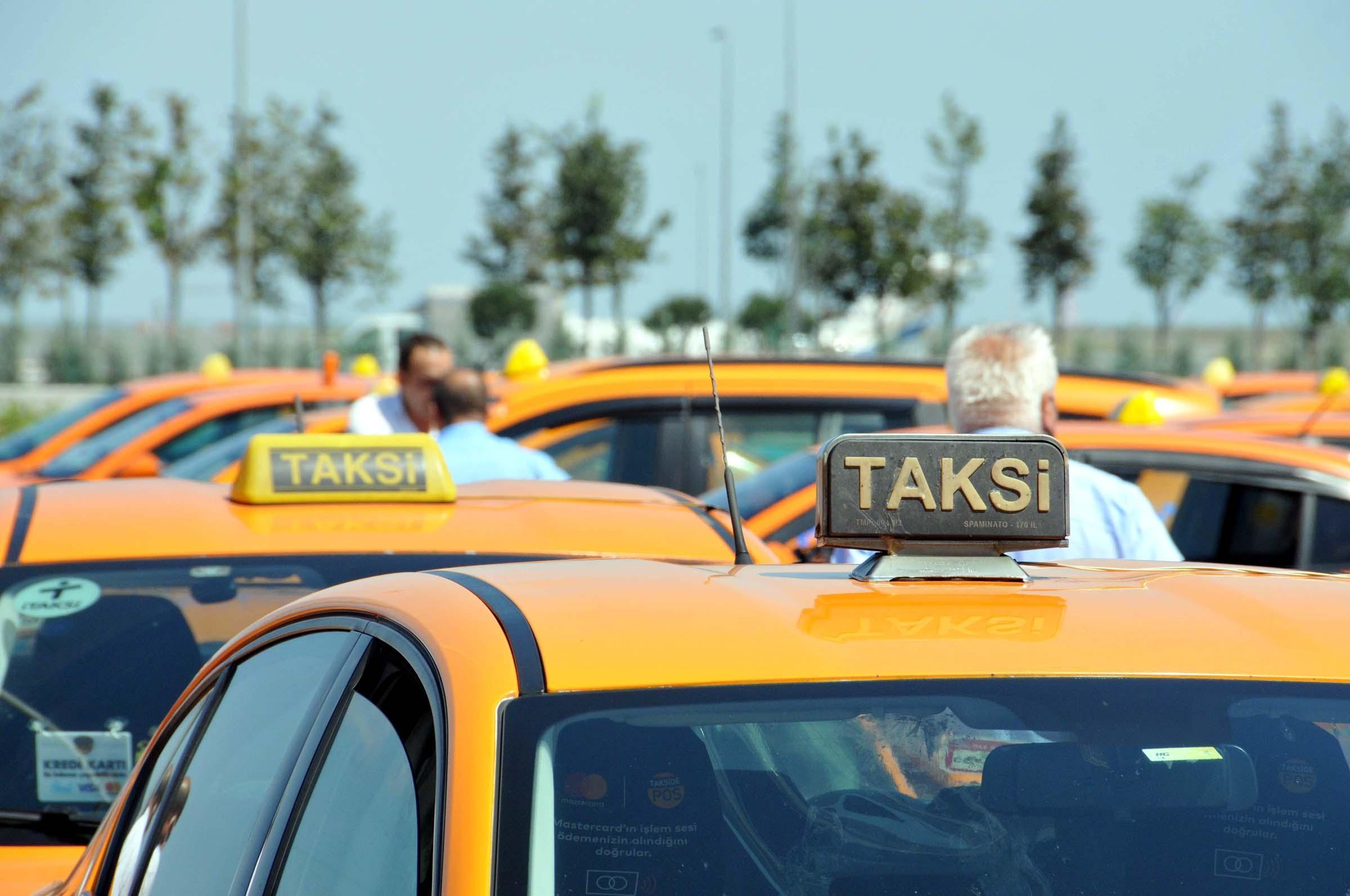 İBB ile havalimanı taksicileri anlaştı, 400 taksinin ruhsatı aktif hale getirildi