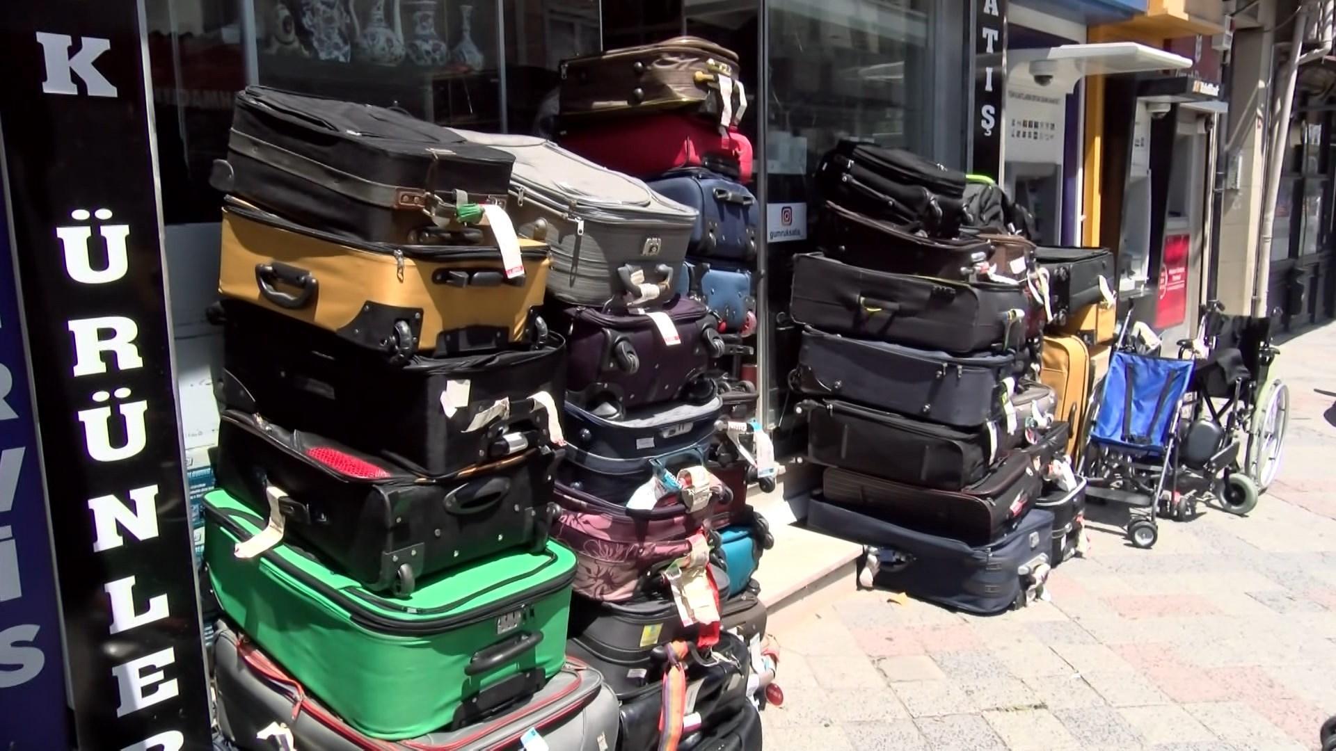 Havalimanlarında unutulan eşyalar satışa çıkarıldı