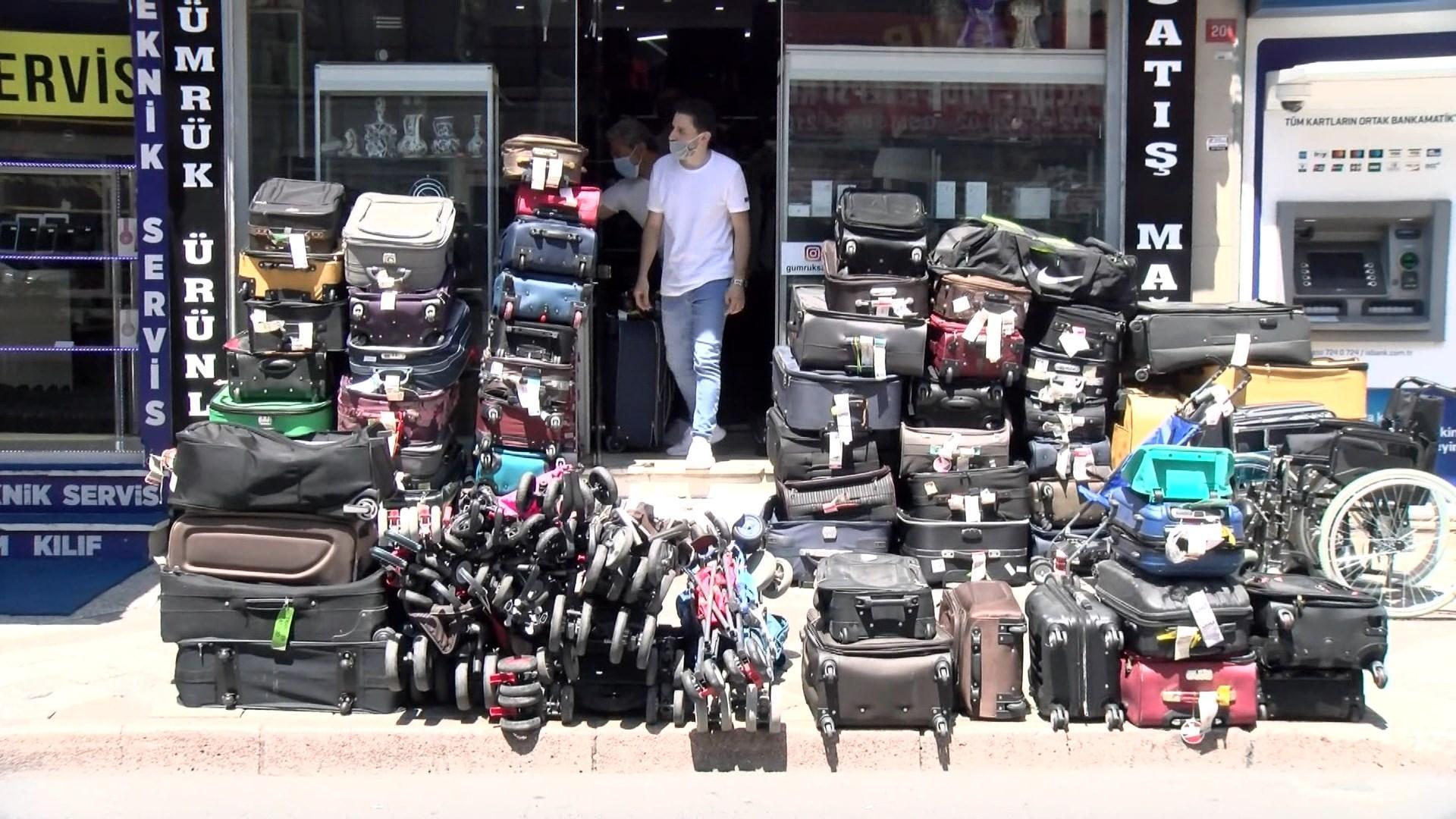 Havalimanlarında unutulan eşyalar satışa çıkarıldı