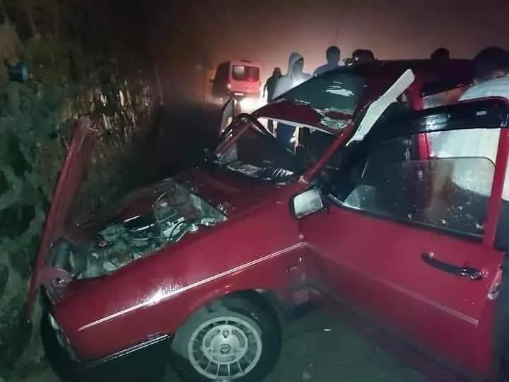 Üzerine taş düşen otomobille duvara çarptığı kazada öldü