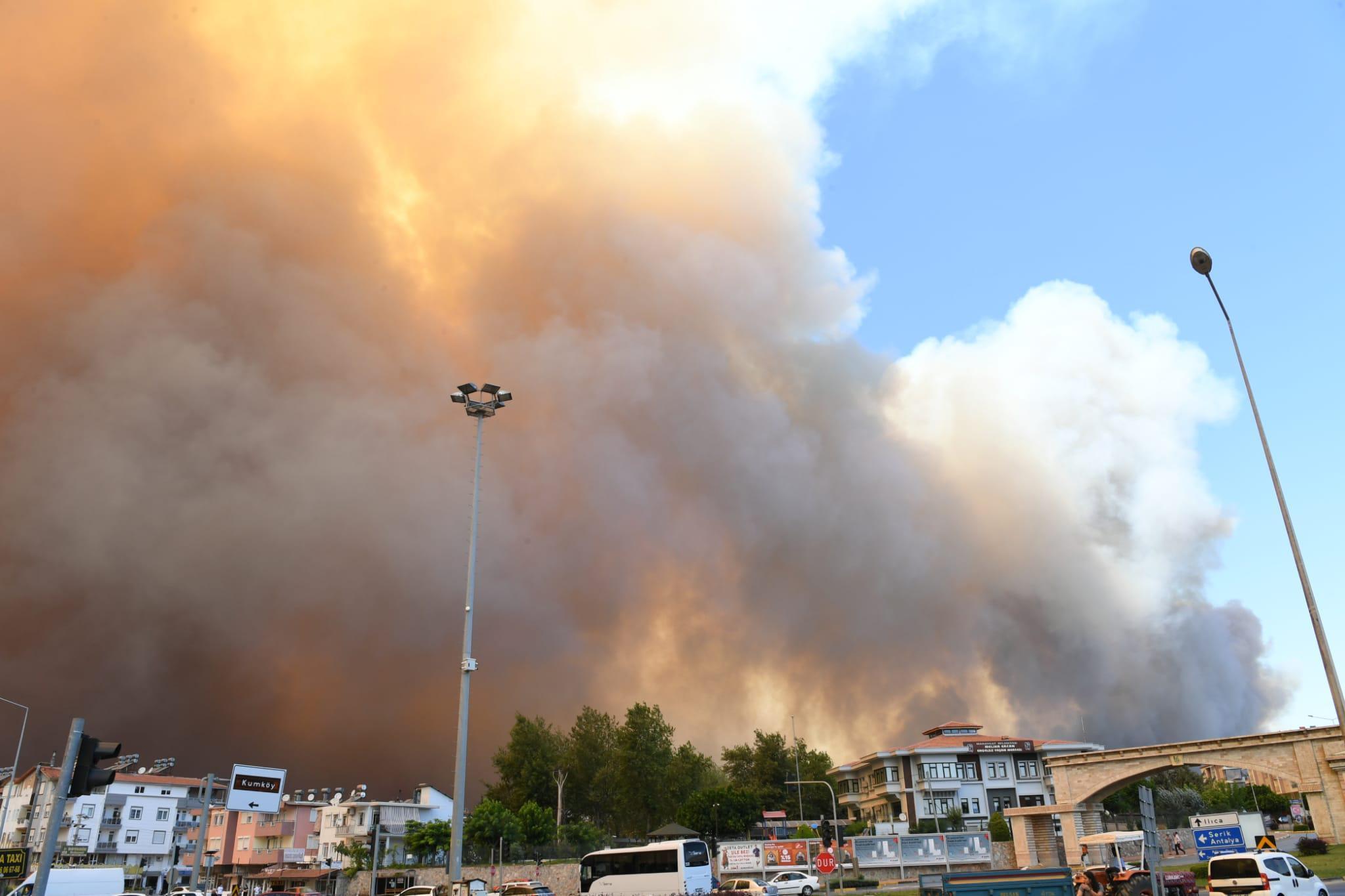 Wildfire at four different points in Manavgat