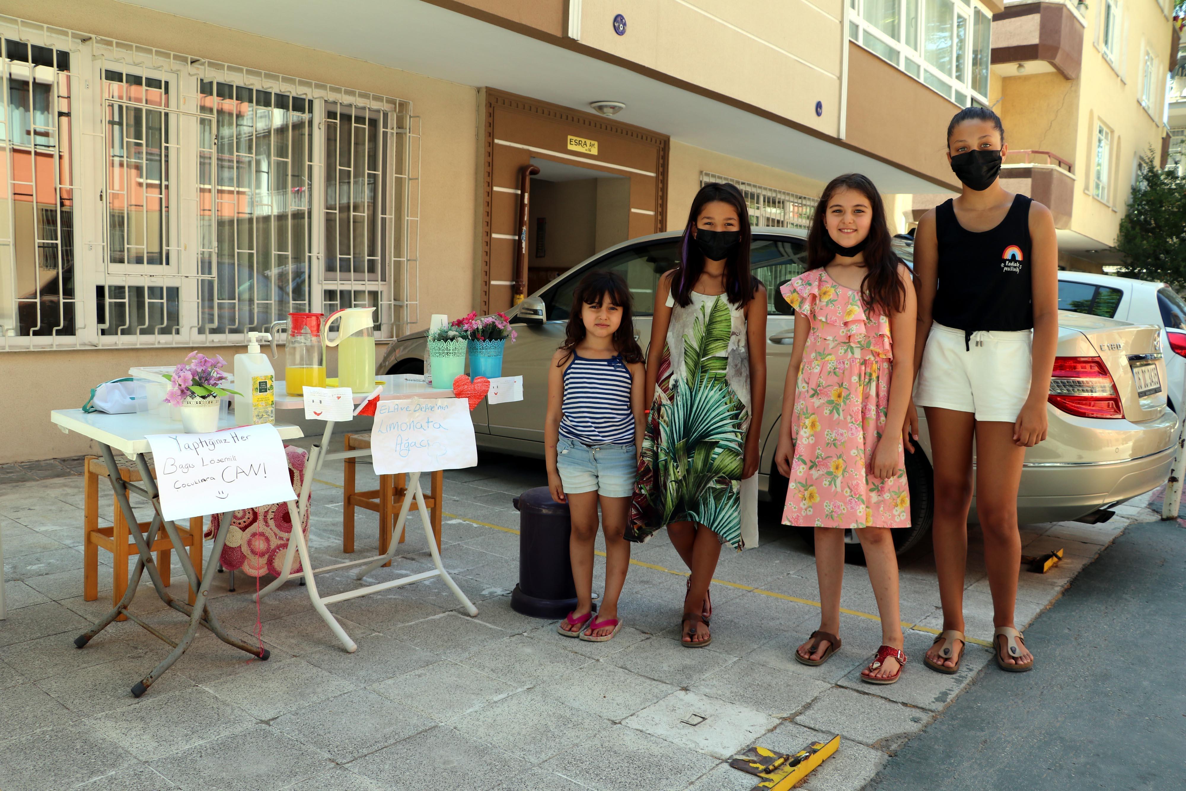 Kuzen kardeşlerden LÖSEVe anlamlı bağış