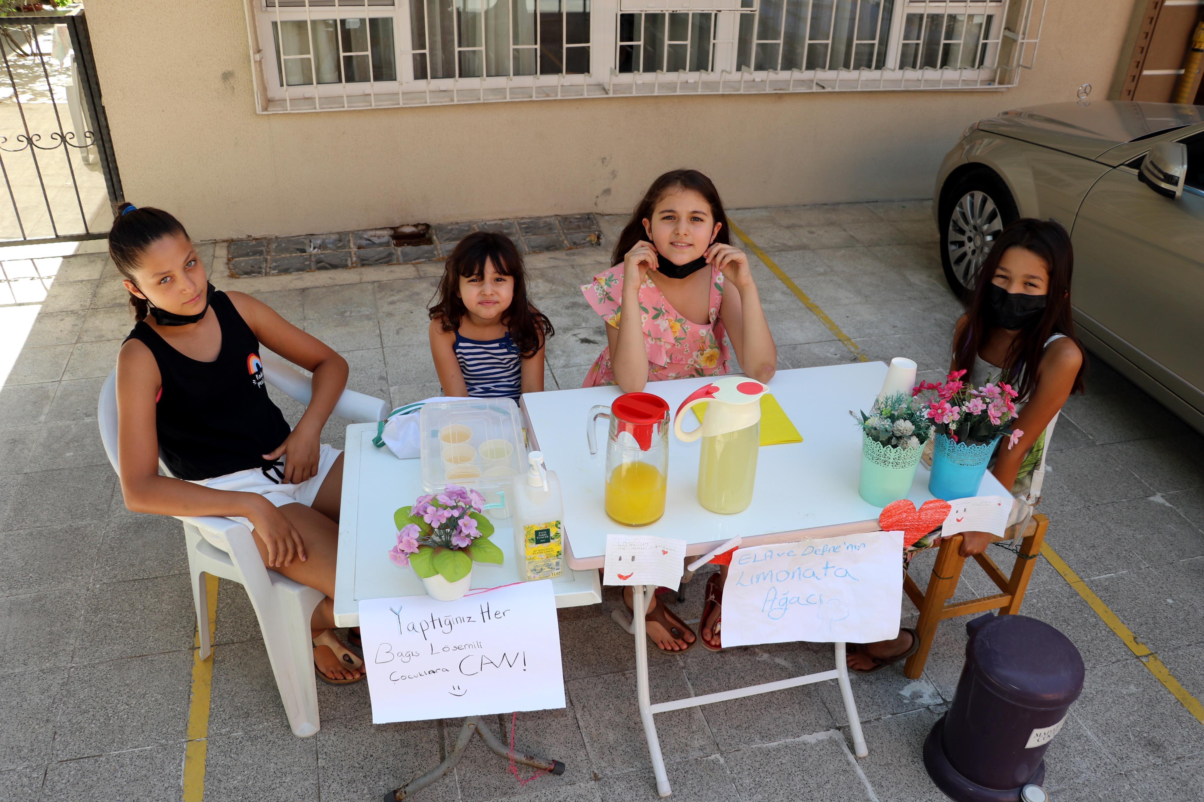 Kuzen kardeşlerden LÖSEVe anlamlı bağış