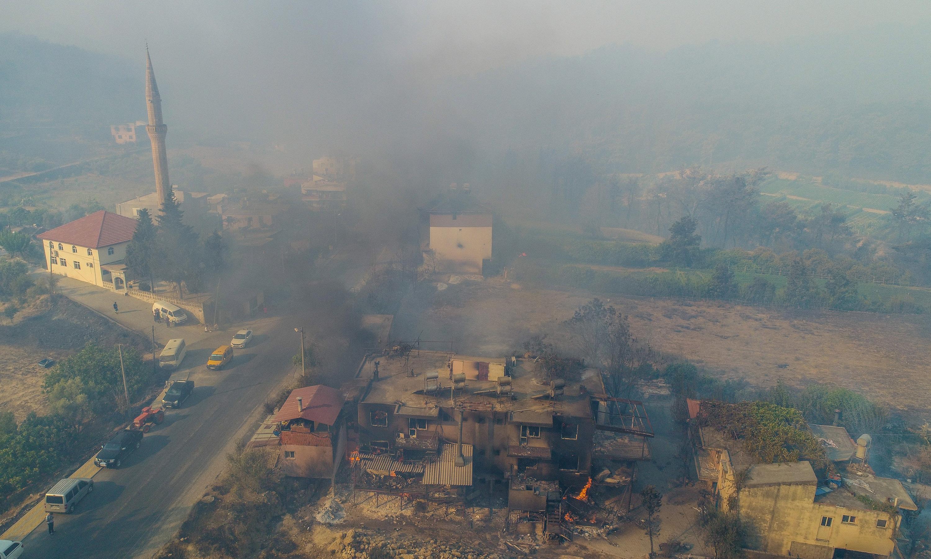 Scorching wildfire in Manavgat continues on the second day