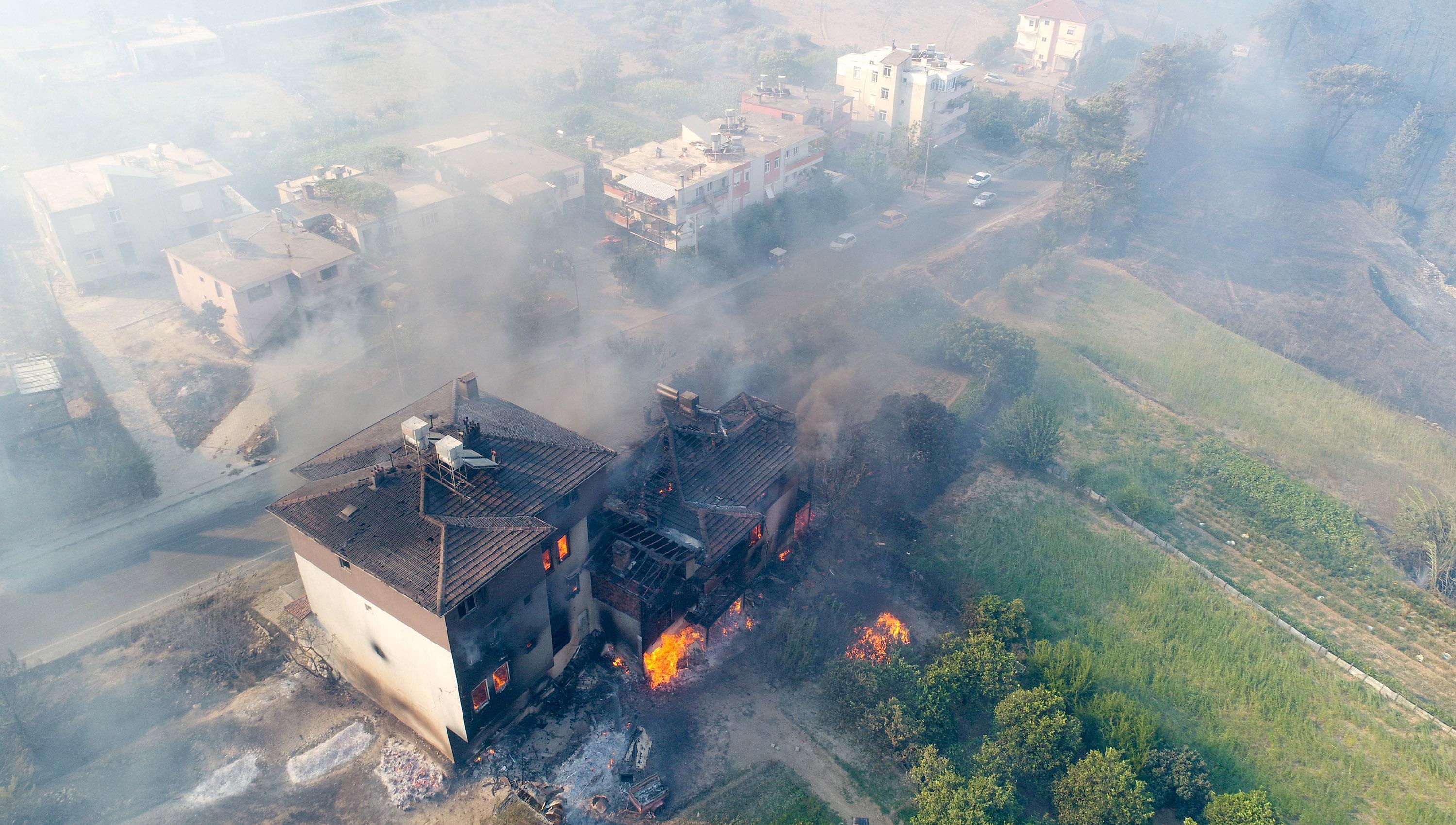 Scorching wildfire in Manavgat continues on the second day