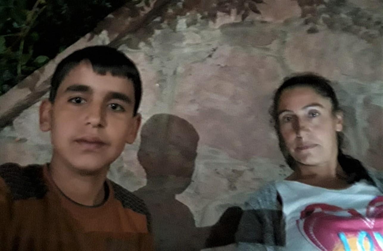 Annemi sığındığı römork altından çekip çekip vurmaya çalışıyorlardı