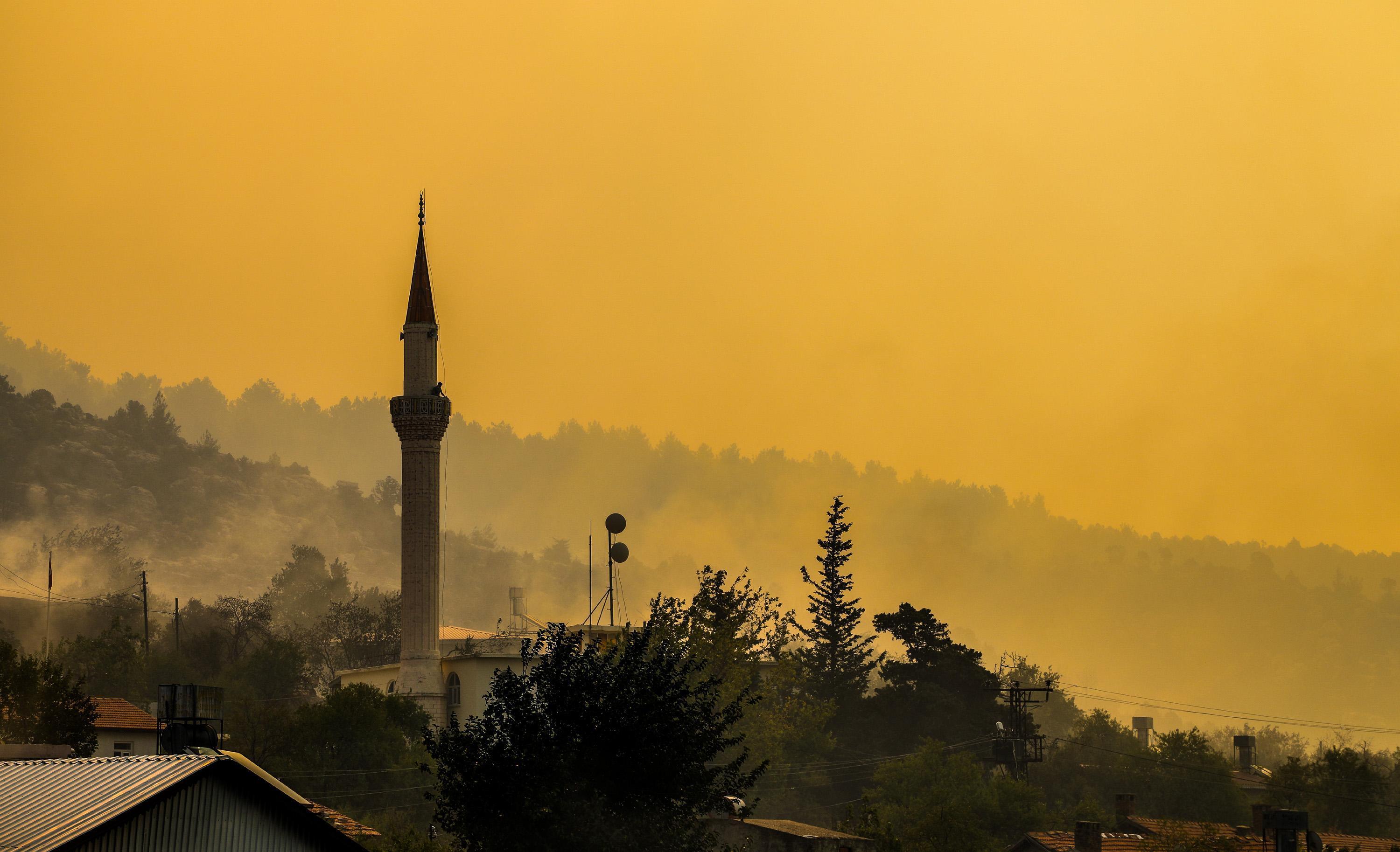 Manavgattaki büyük yangın 4üncü gününde; 2 orman işçisi yaşamını yitirdi