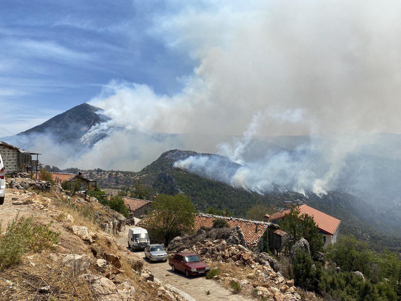Manavgattaki büyük yangın 4üncü gününde; 2 orman işçisi yaşamını yitirdi