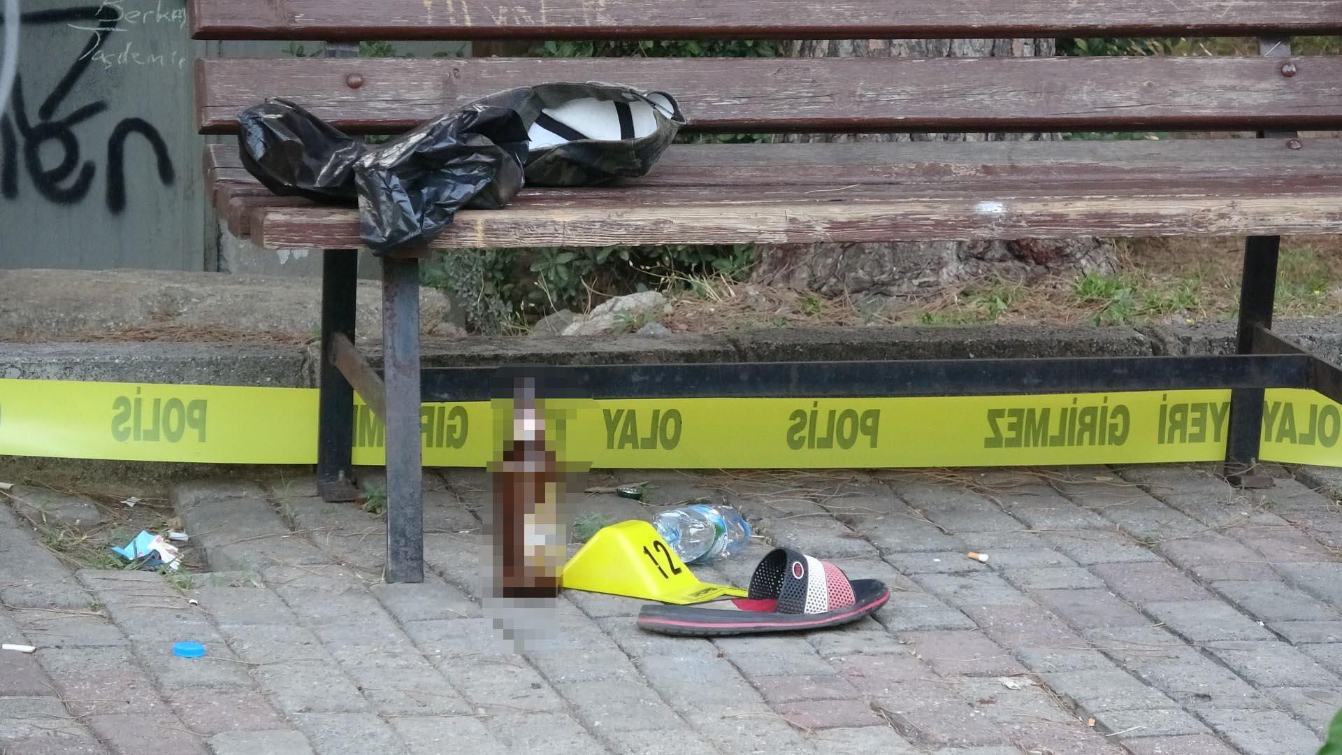 Parkta bıçaklı sopalı kavga: 1 ölü, 3 yaralı