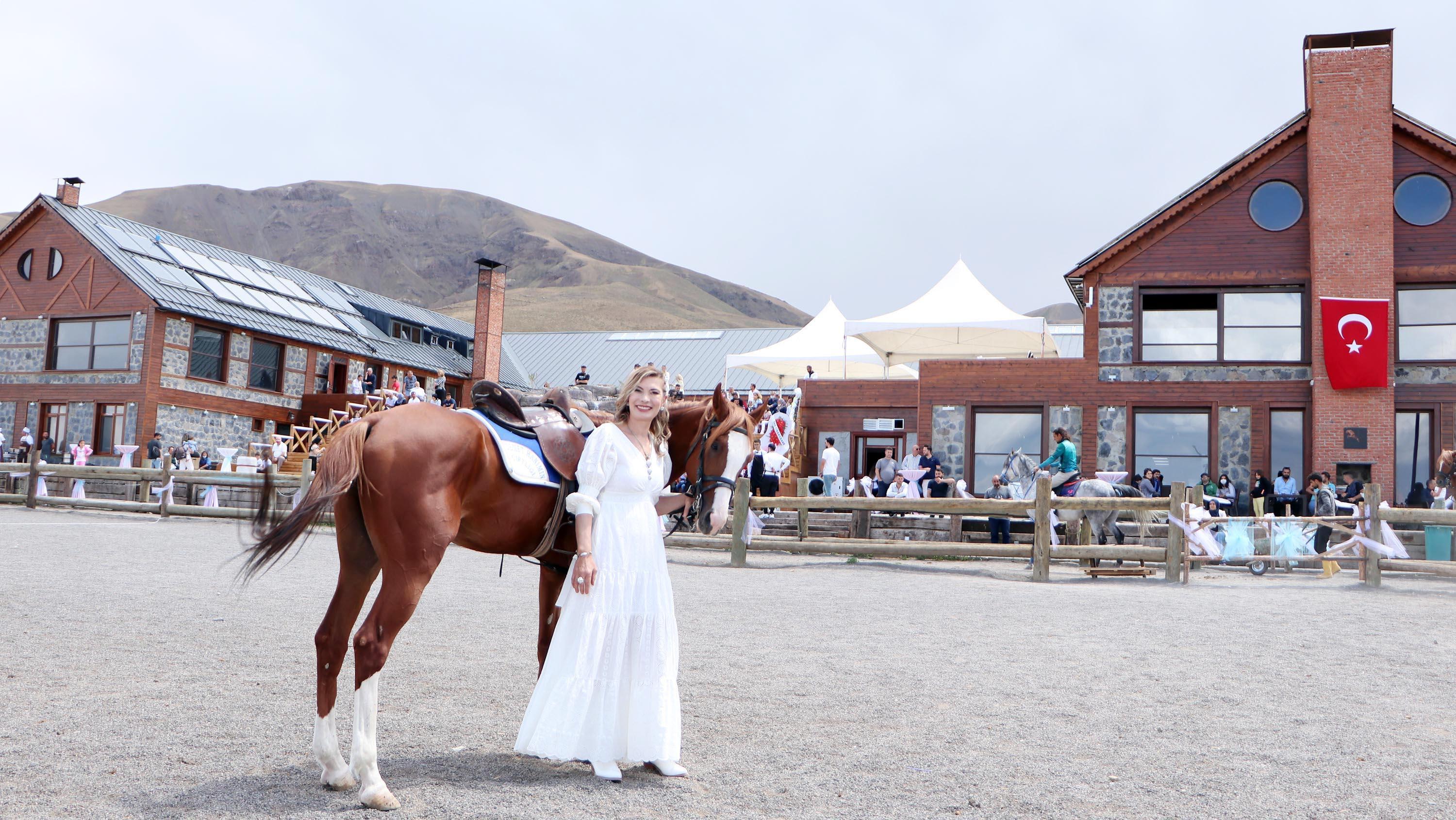 Kadın doktorun at sevgisi