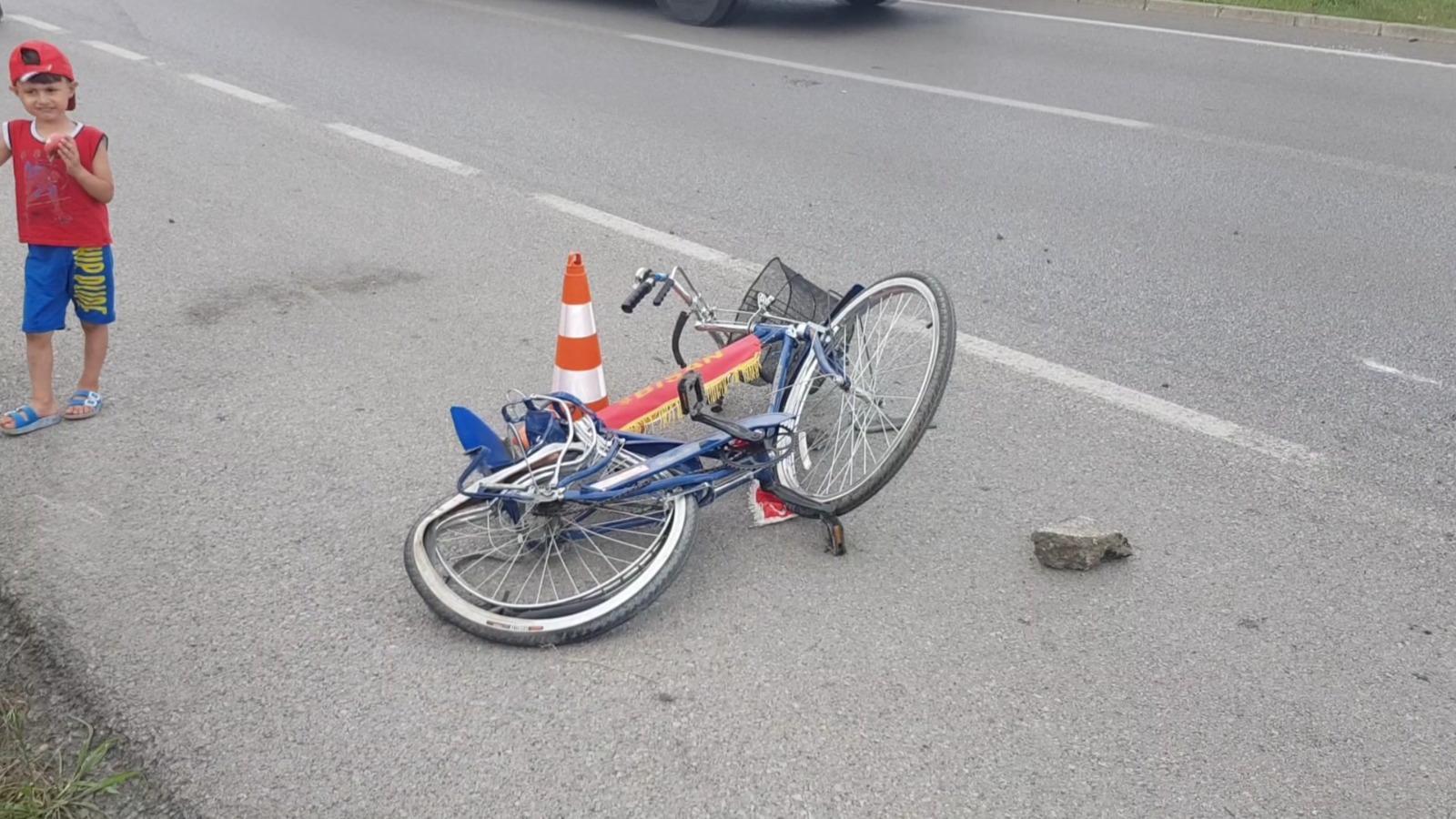 Otomobilin çarptığı bisikletli öldü