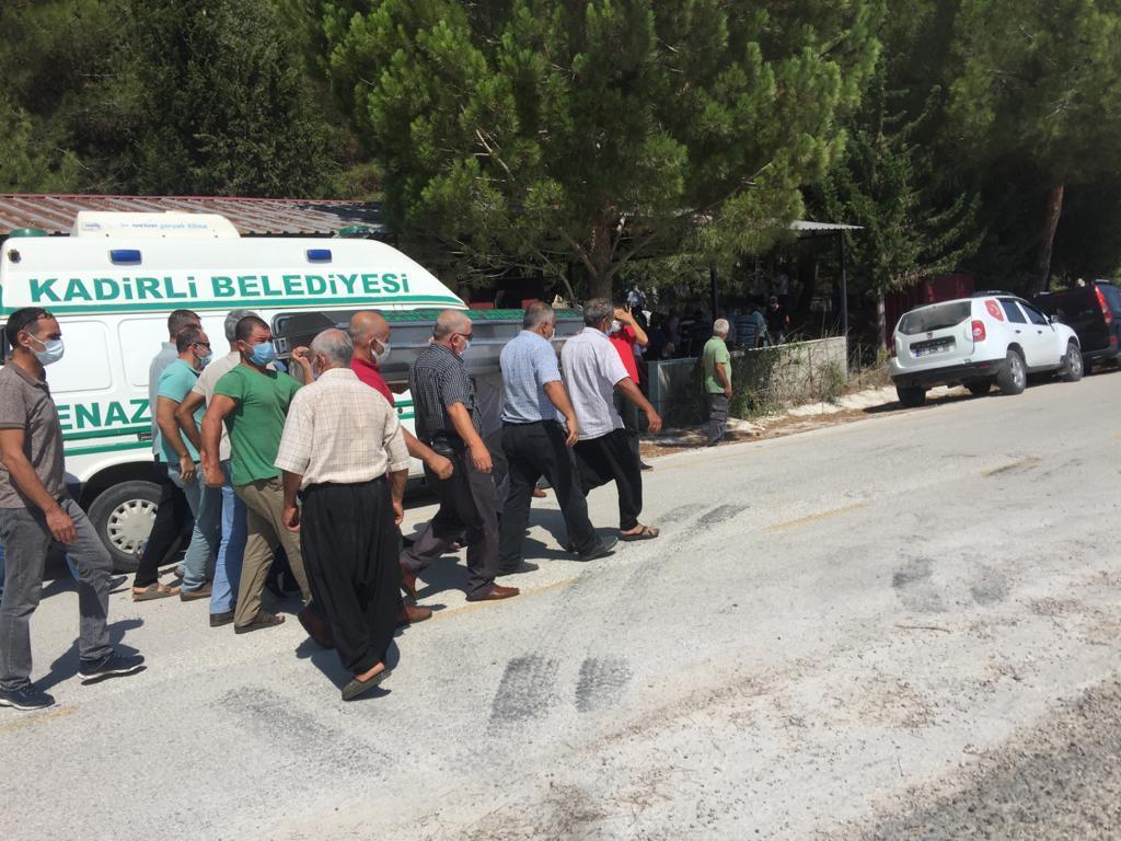 Emine öğretmen, toprağa verildi