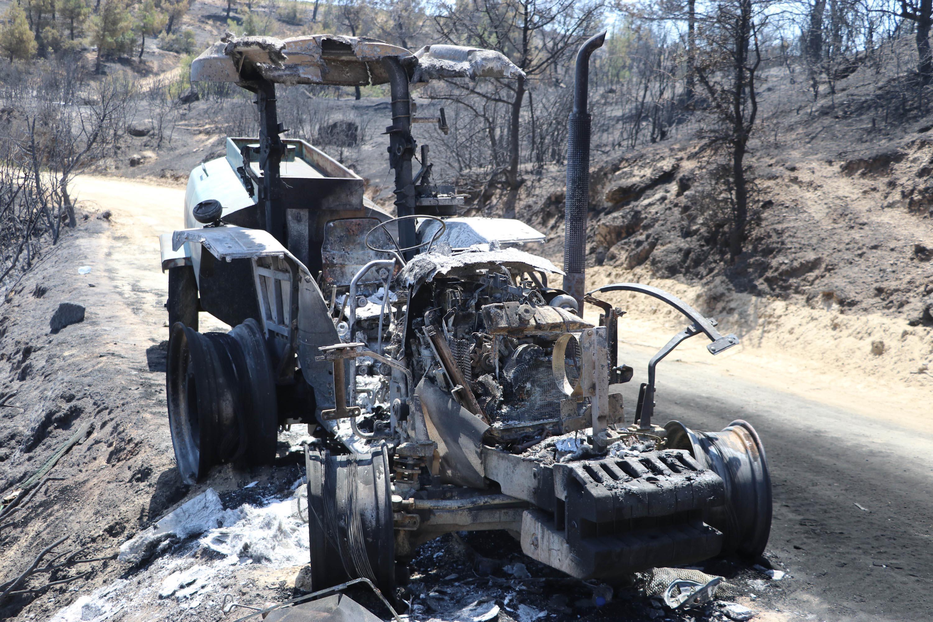 Yangında son anda kurtulan ve traktörü yanan çiftçi: Aldığım nefes alev gibiydi