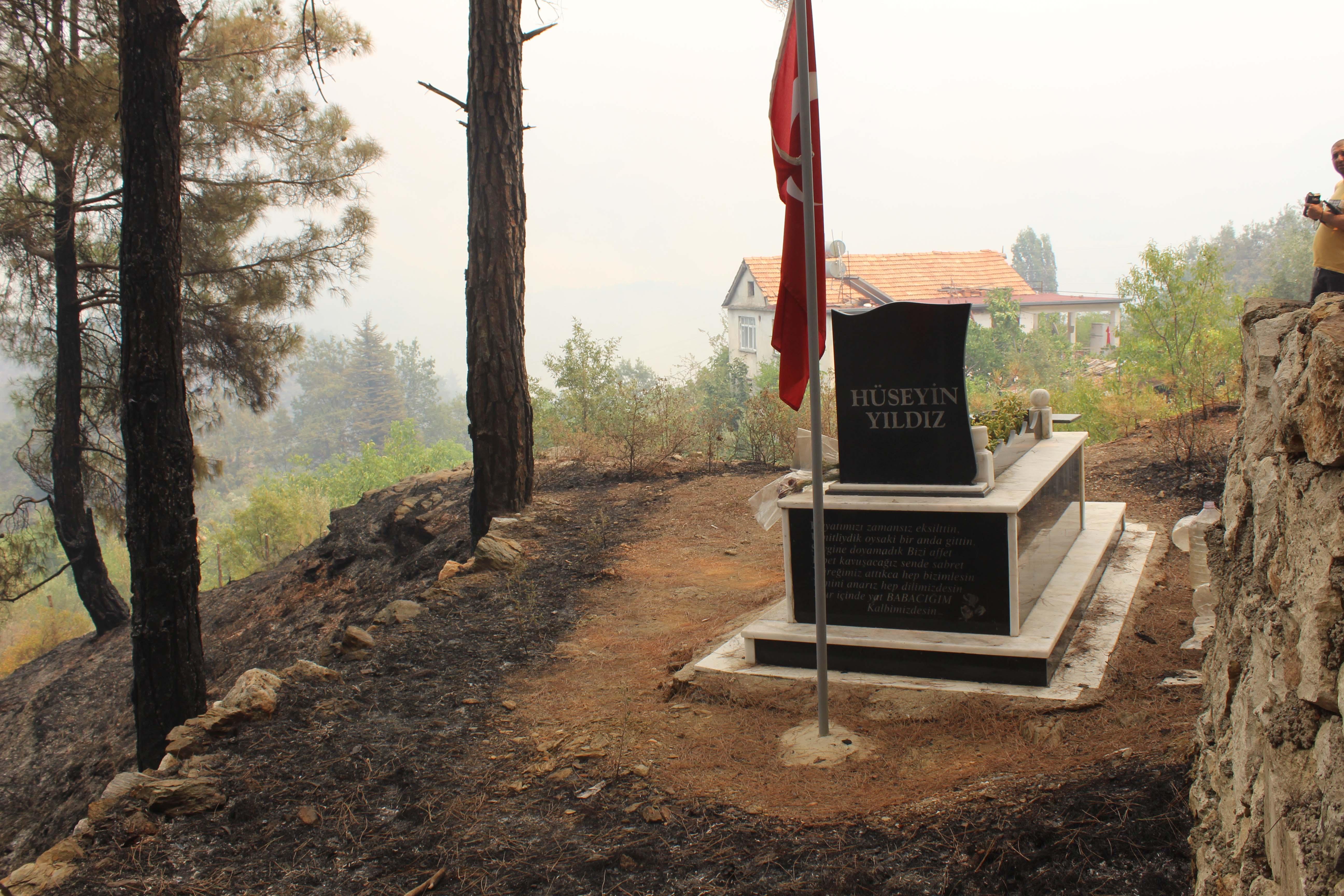 Yangında şehit mezarına zarar gelmedi