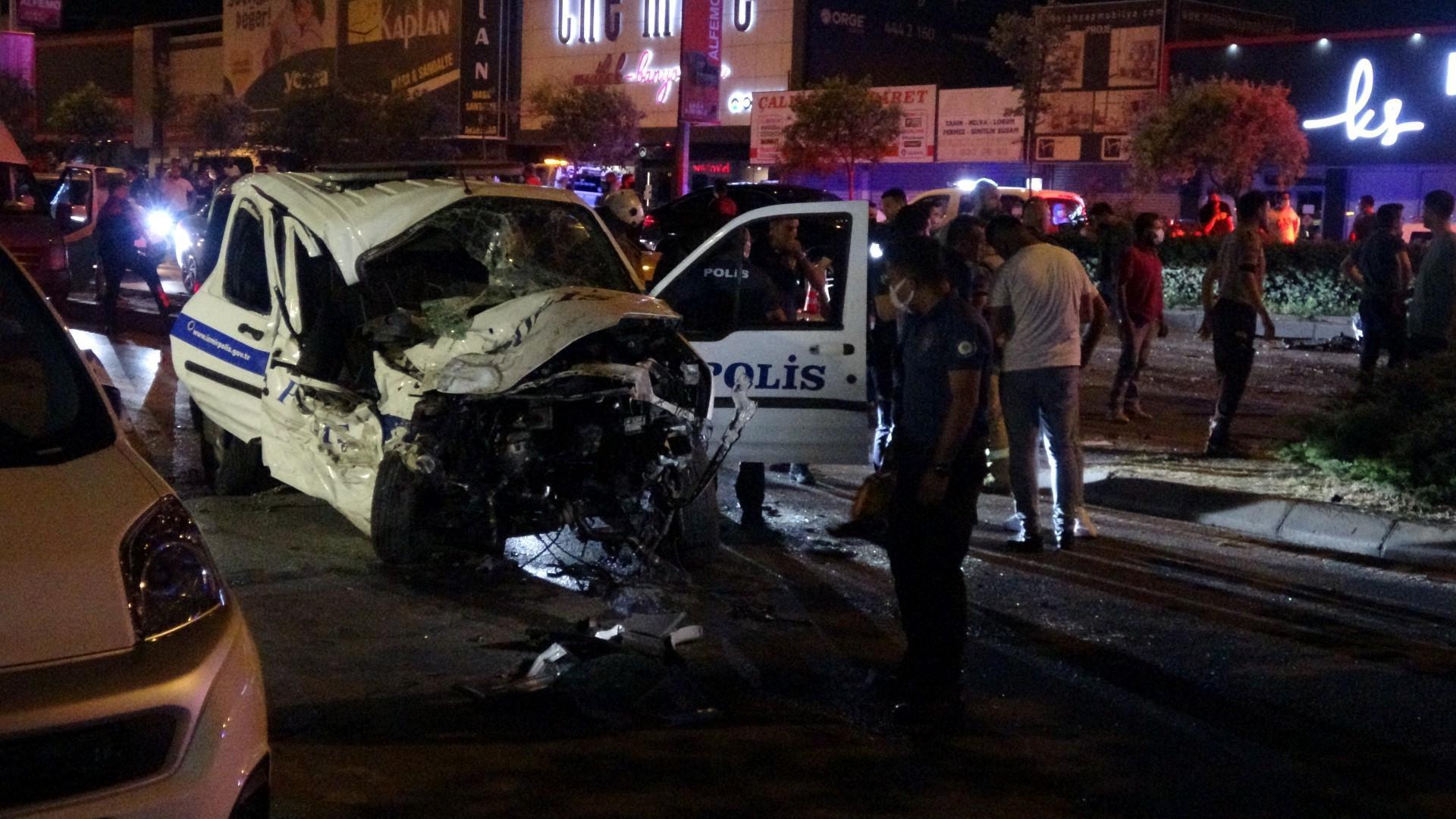 İhbara giden polis aracı otomobille çarpıştı: 1 şehit, 4 yaralı