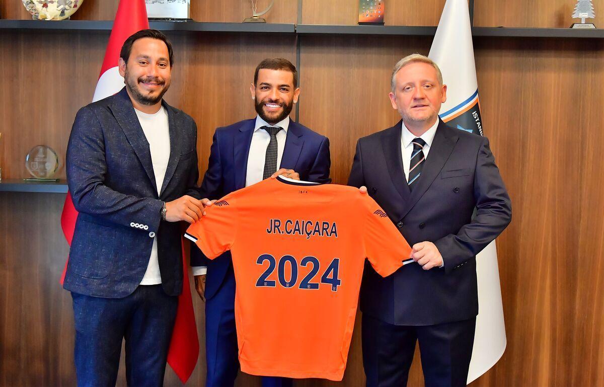 Junior Caiçara, 3 yıl daha Başakşehirde