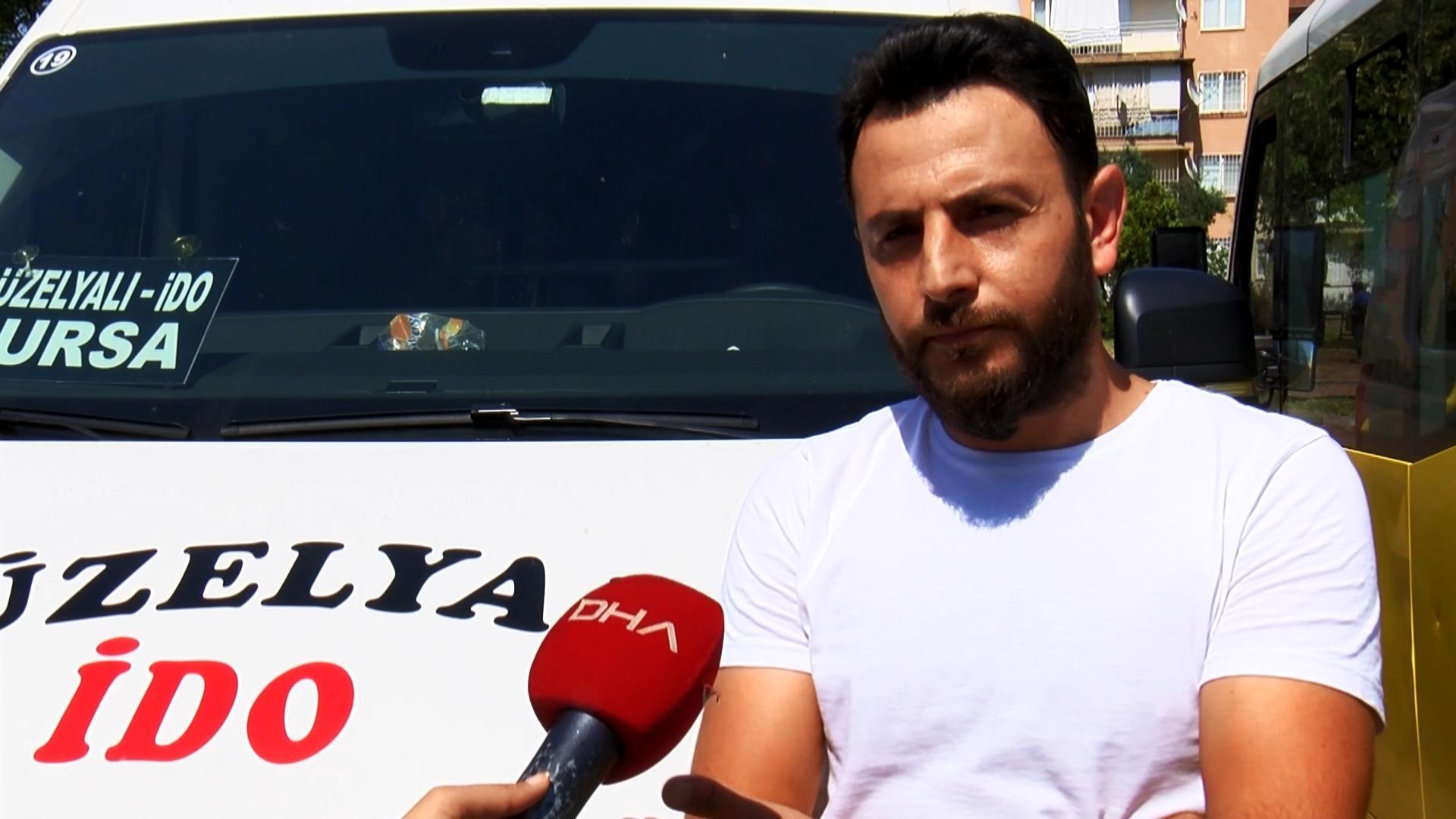 Minibüsün arka koltuğunda saklandı, şoför inince paraları çaldı