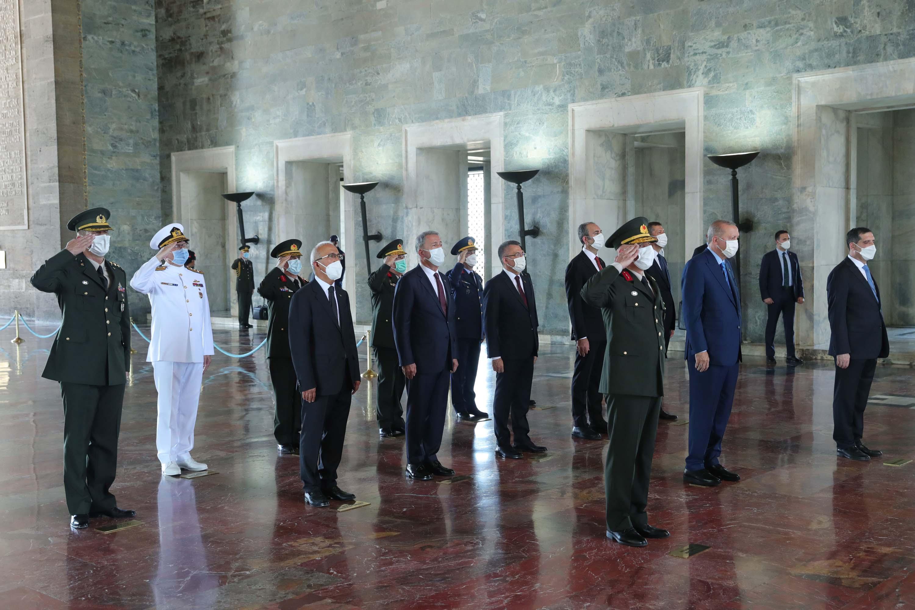 Cumhurbaşkanı Erdoğandan YAŞ üyeleri ile Anıtkabir ziyareti