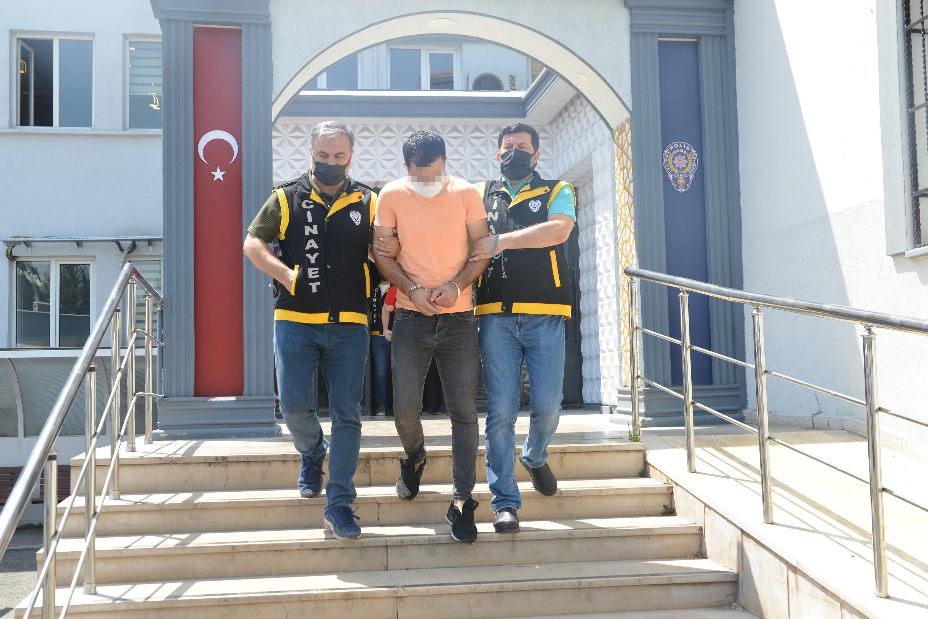 Oğlunun WhatsApptan paylaştığı fotoğraf nedeniyle öldürülmüş