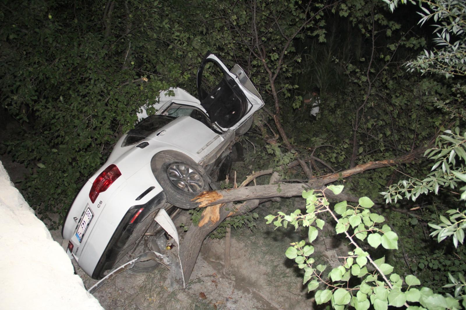 Erzincanda iki otomobilin çarpıştığı kazada 10 aylık bebek öldü, 7 kişi yaralandı