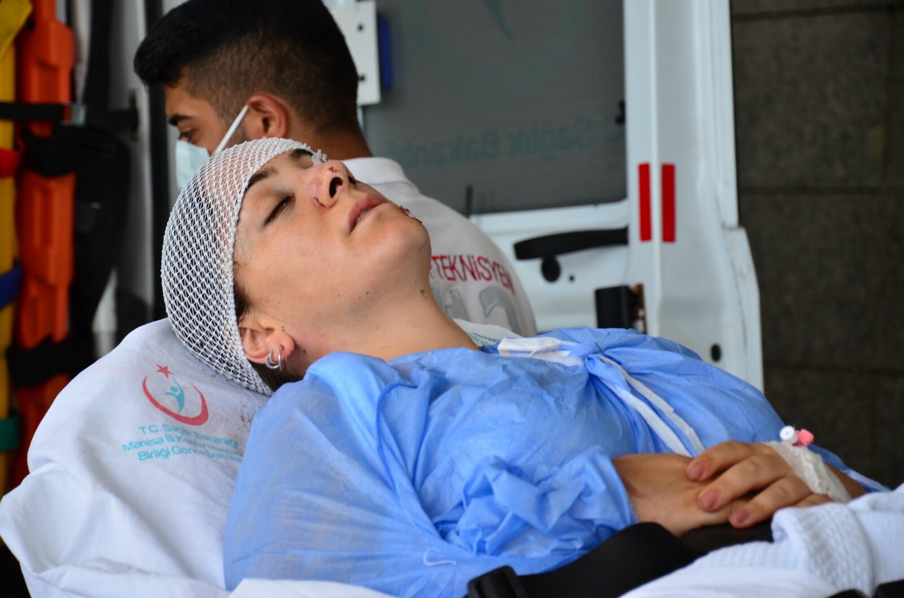 Manisada yolcu otobüsü TIRa çarptı: 6 ölü, 42 yaralı