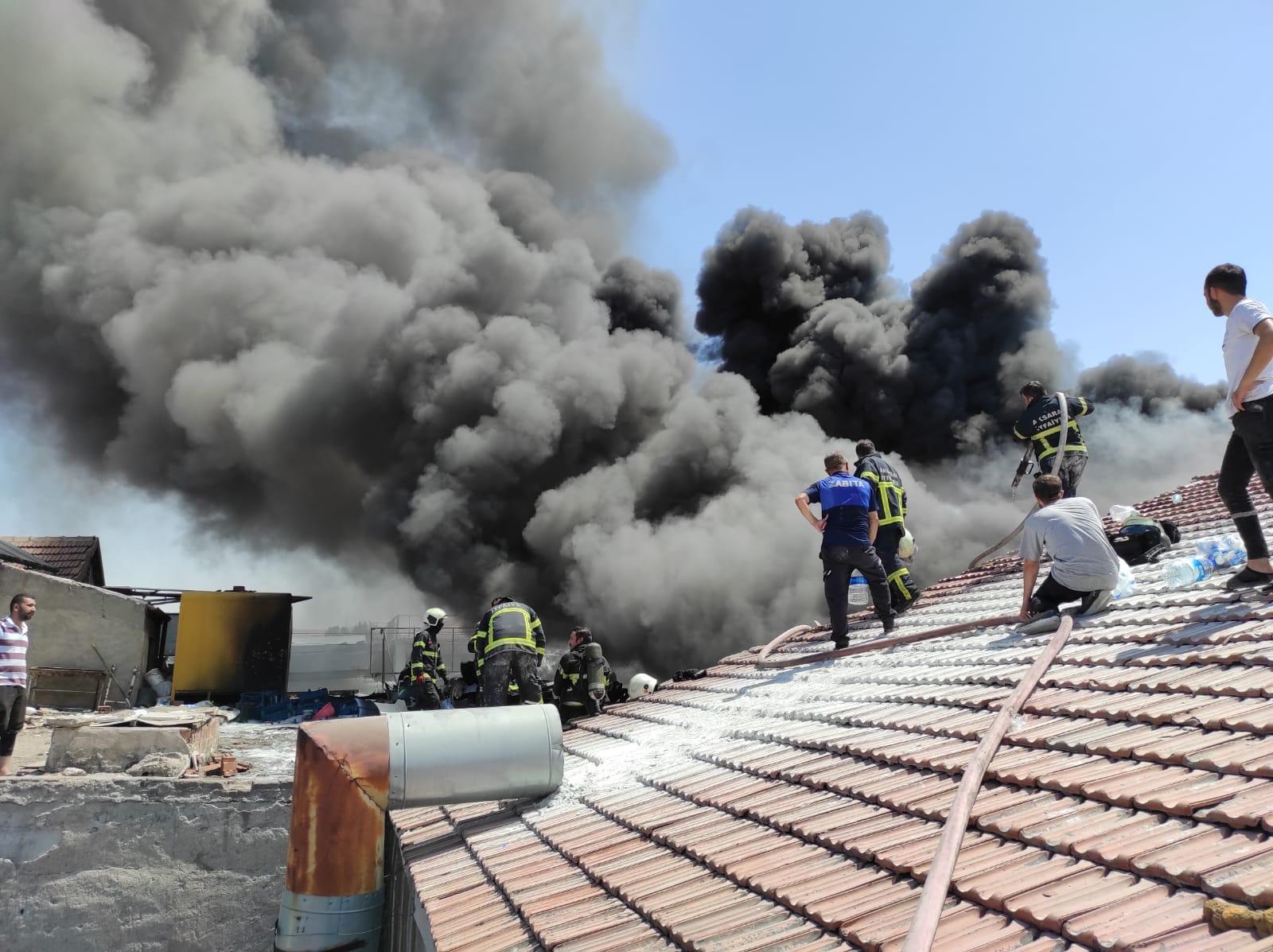 Aksarayda sanayi sitesinde yangın söndürüldü