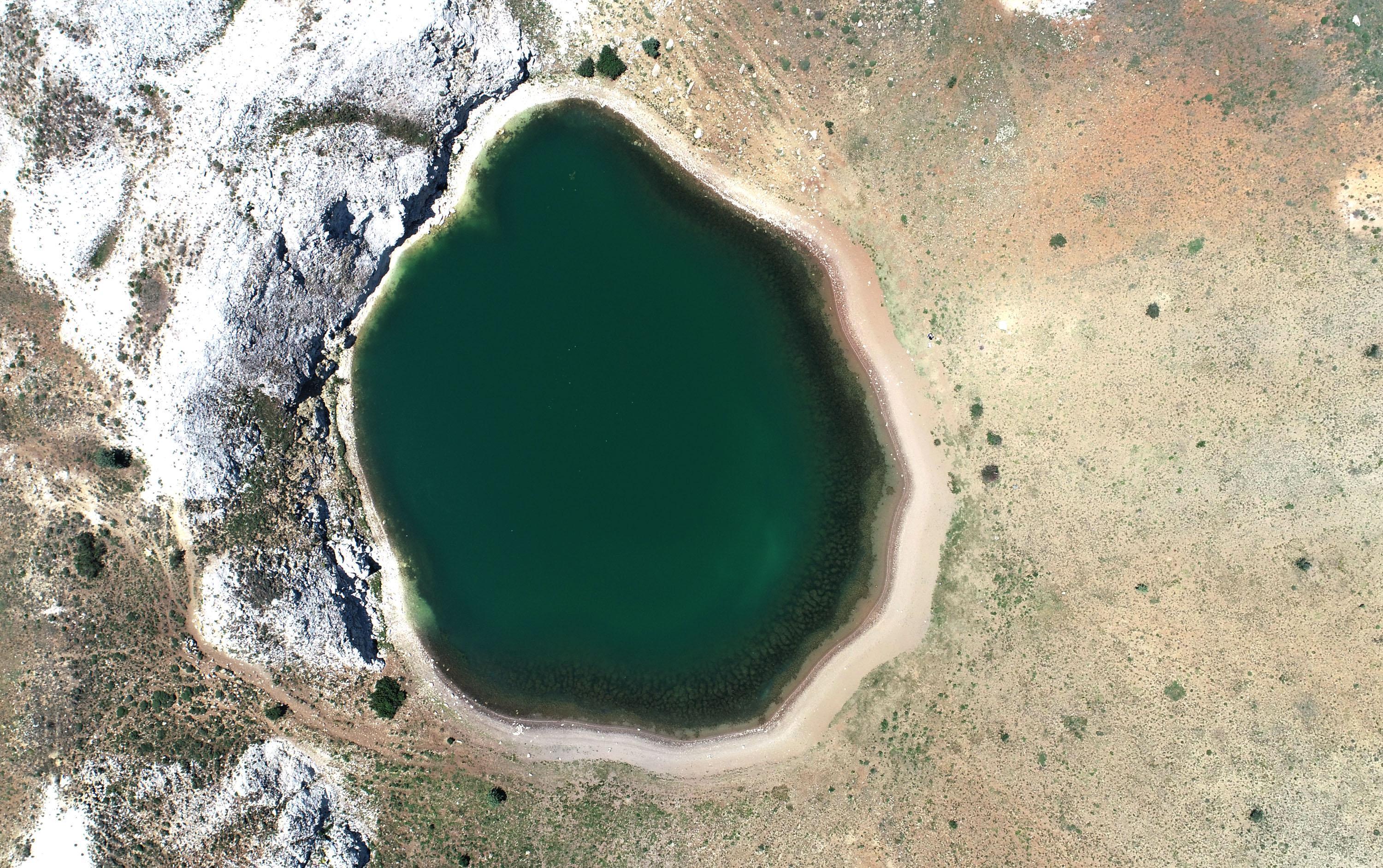 An emerald lake in the middle of the steppe: Yesilgol