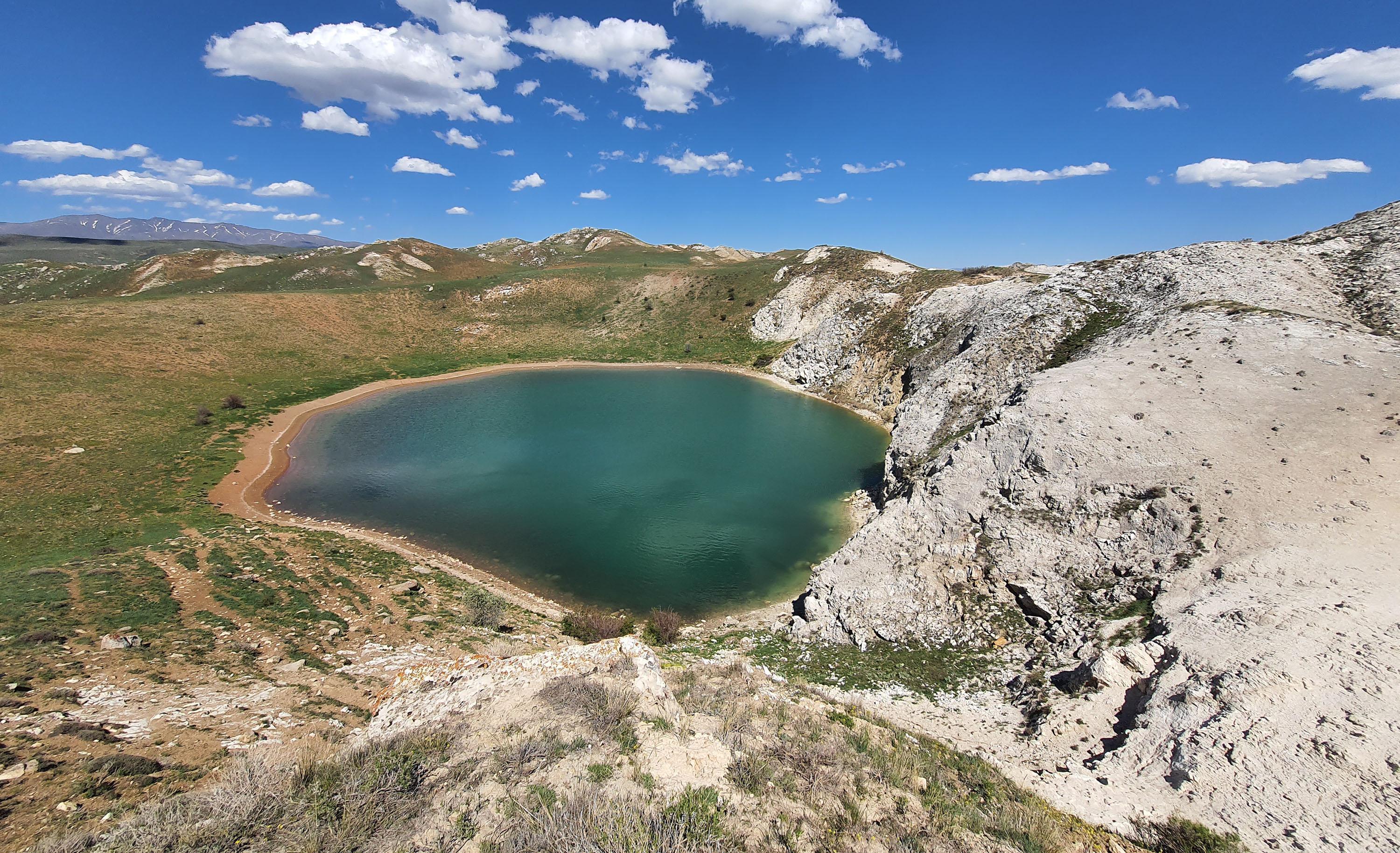 An emerald lake in the middle of the steppe: Yesilgol