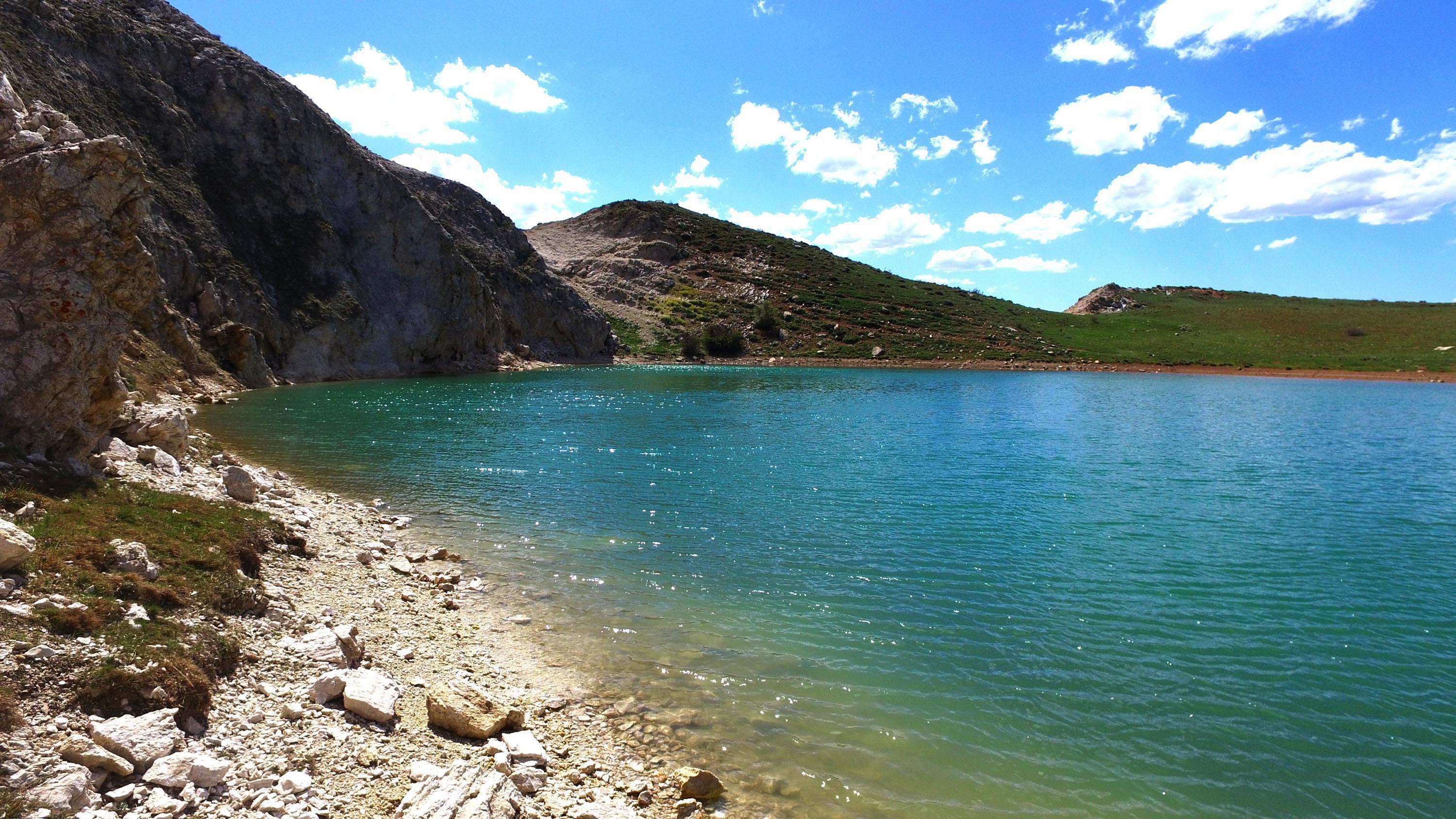 An emerald lake in the middle of the steppe: Yesilgol