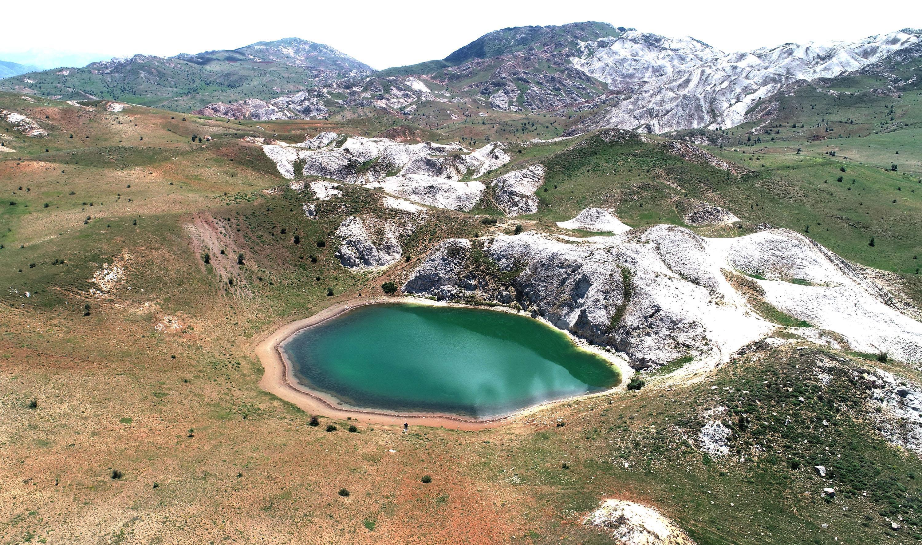 An emerald lake in the middle of the steppe: Yesilgol