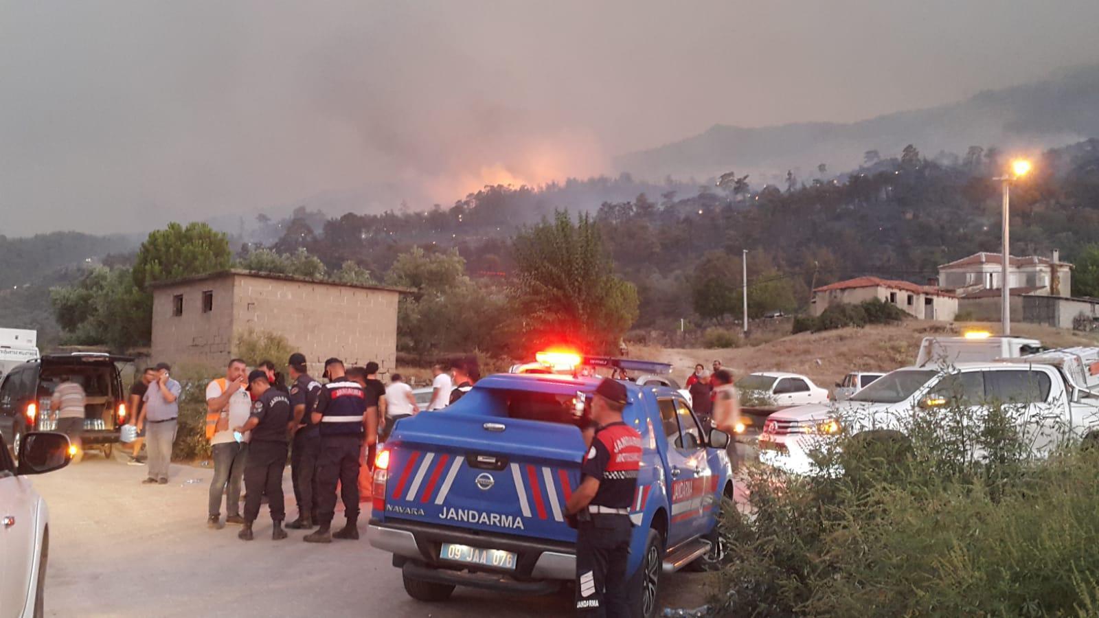 Çine’de orman yangınına müdahale sürüyor; 6 mahallede bazı evler boşaltıldı