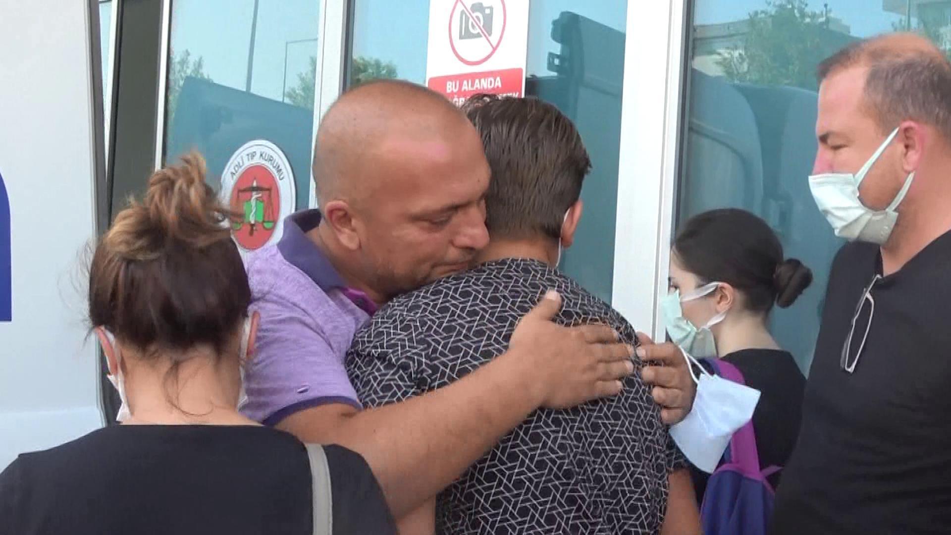 Fırtınada başına tabela düşen Ayşegül, yaşamını yitirdi