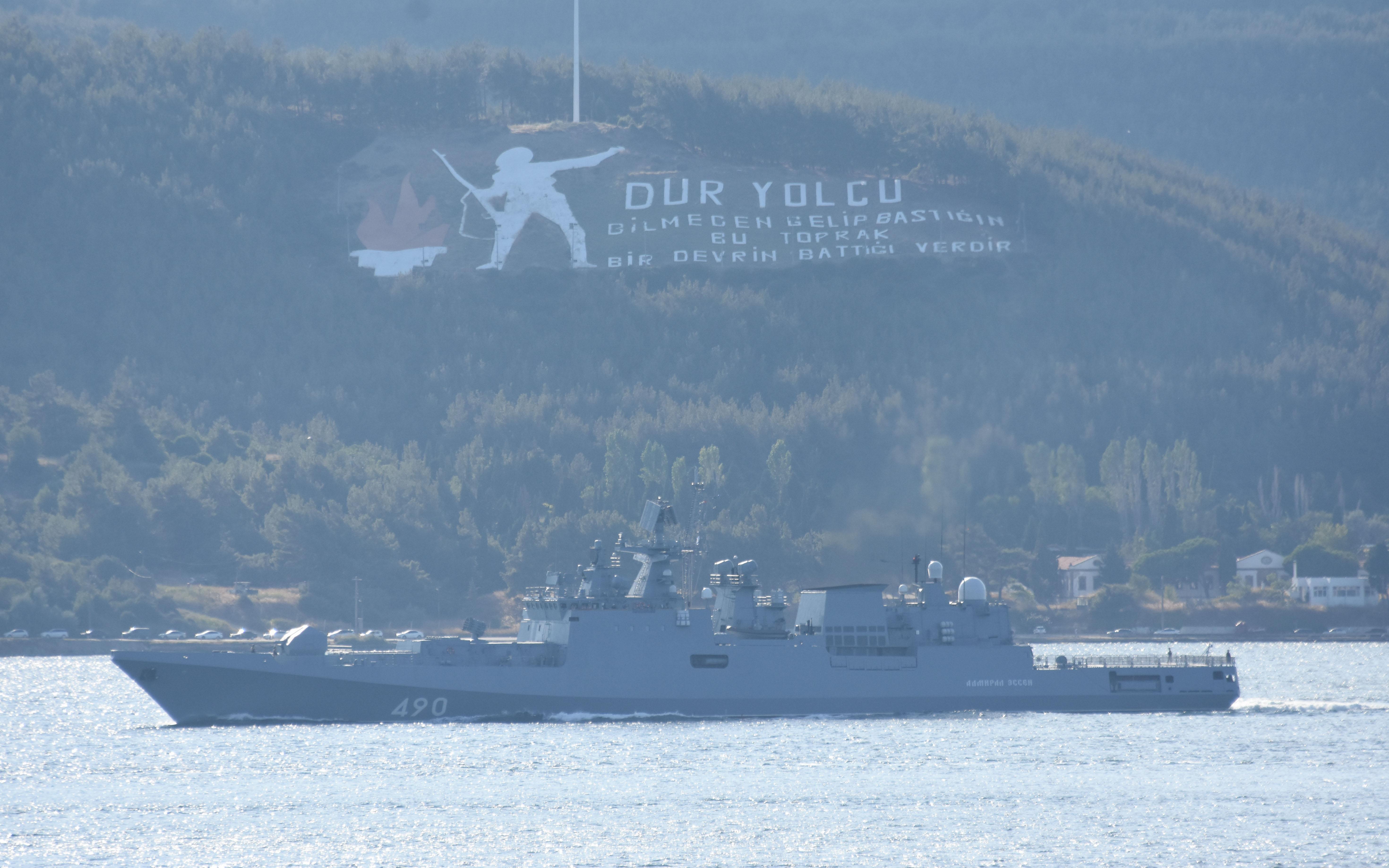 Romanian patrol ship and Russian warship passed through Canakkale Strait to Aegean