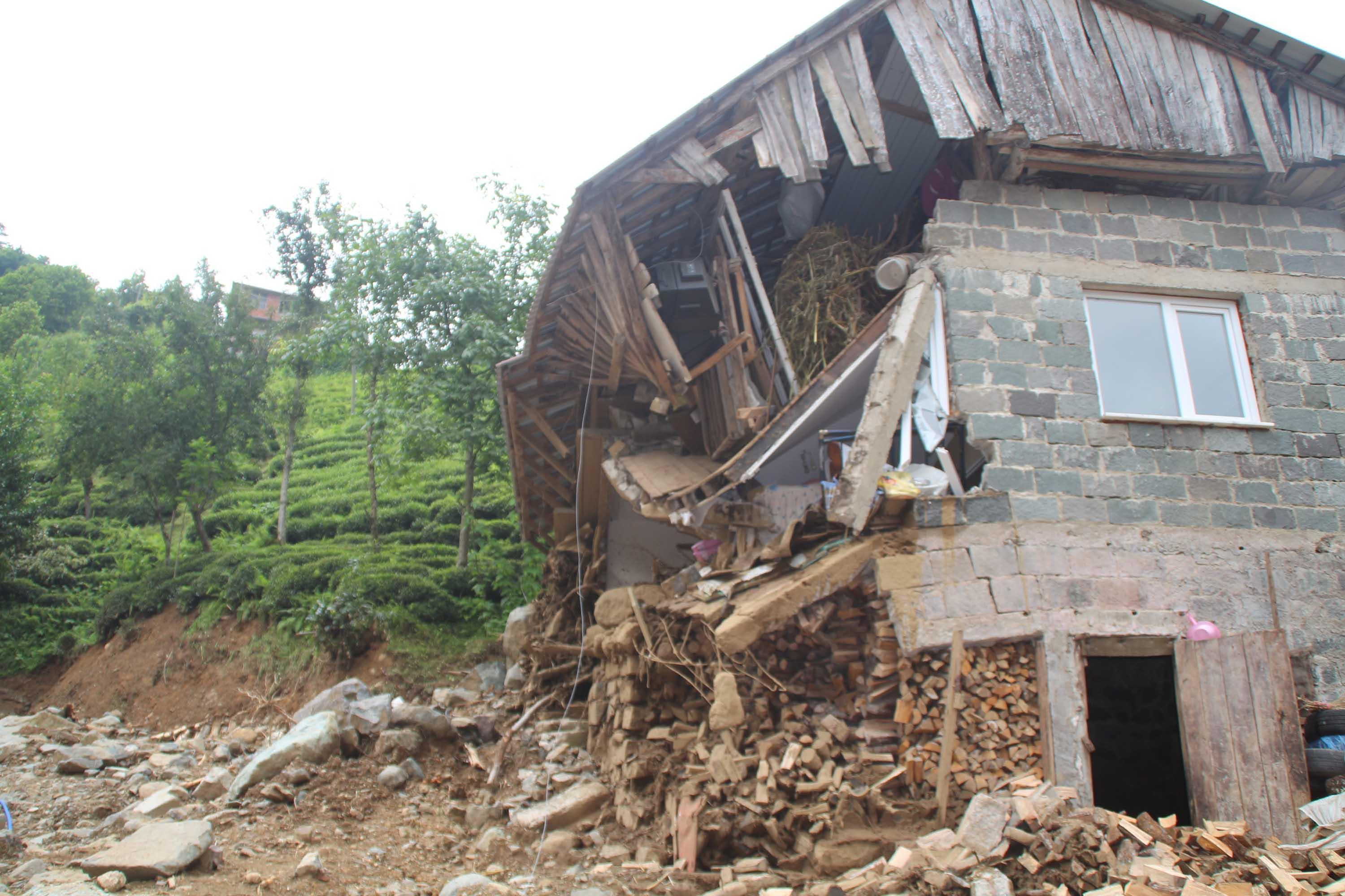 Karadenizde heyelanlı alanlardakiler için güvenli bölgelere transfer çağrısı