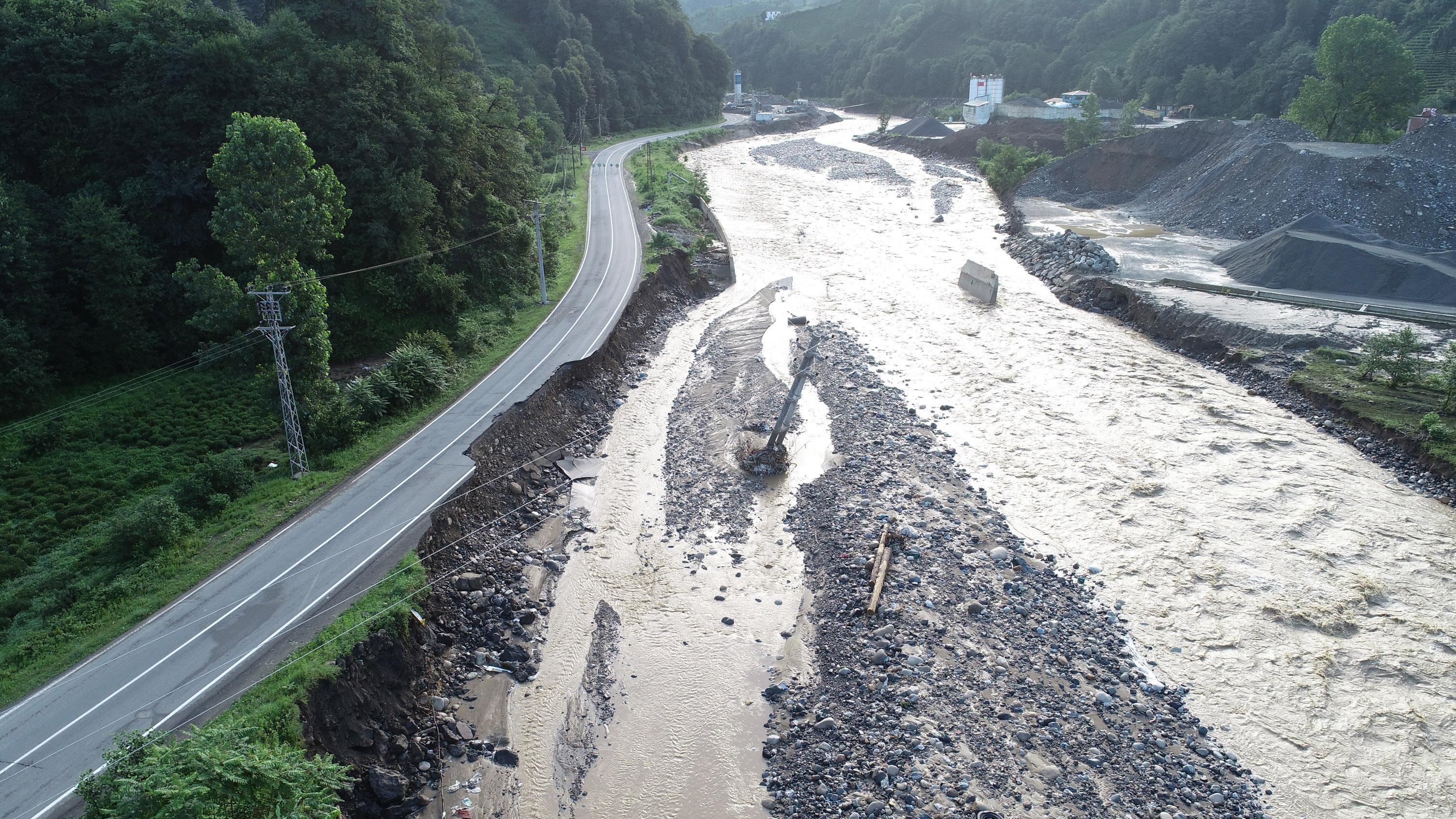Karadenizde heyelanlı alanlardakiler için güvenli bölgelere transfer çağrısı