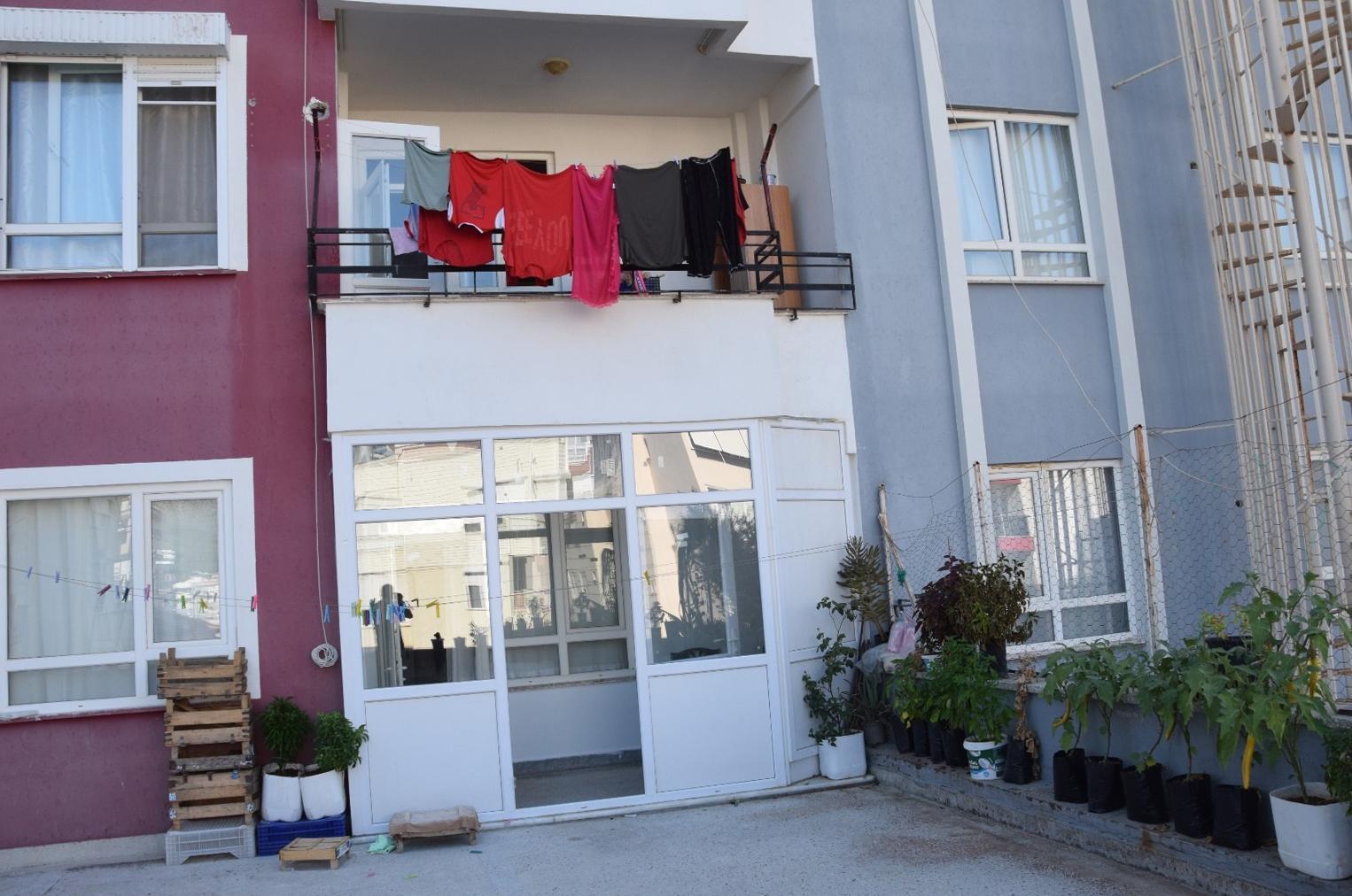 Balkondan girdiği evde eski eşini ve kayınvalidesini öldürdü