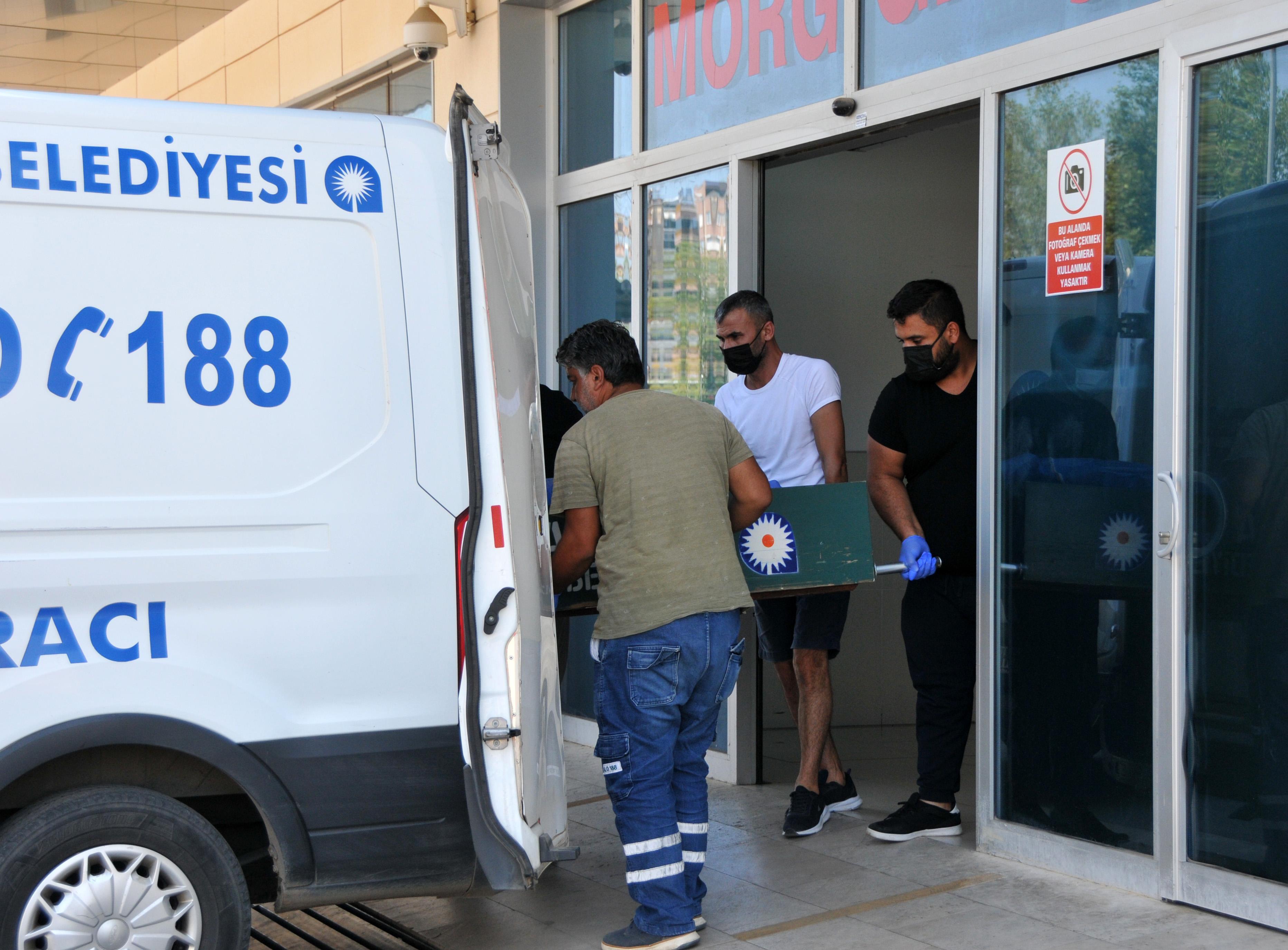 Balkondan girdiği evde eski eşini ve kayınvalidesini öldürdü