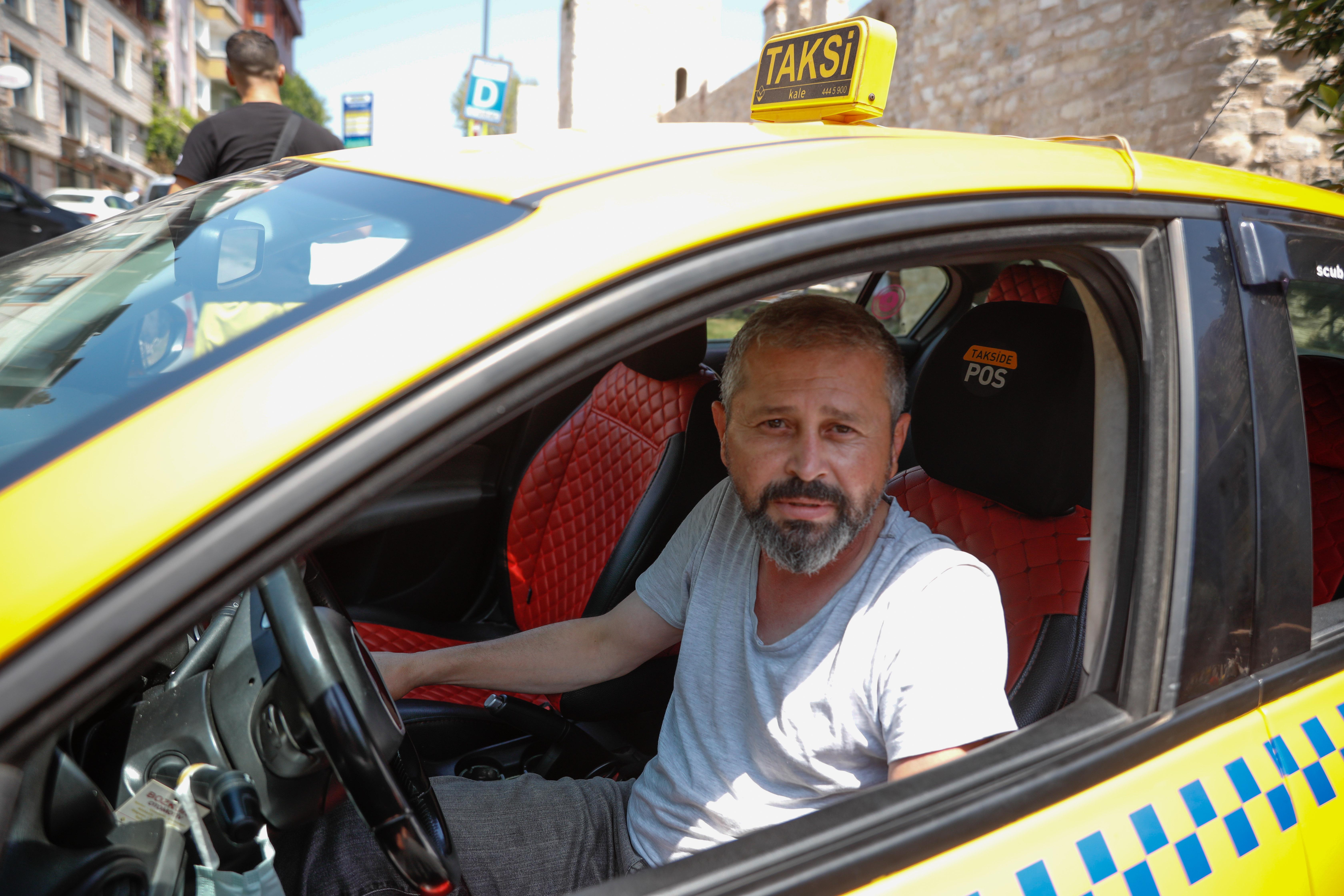 Taksiciler ve yolcular arasında ücretli yol tartışması