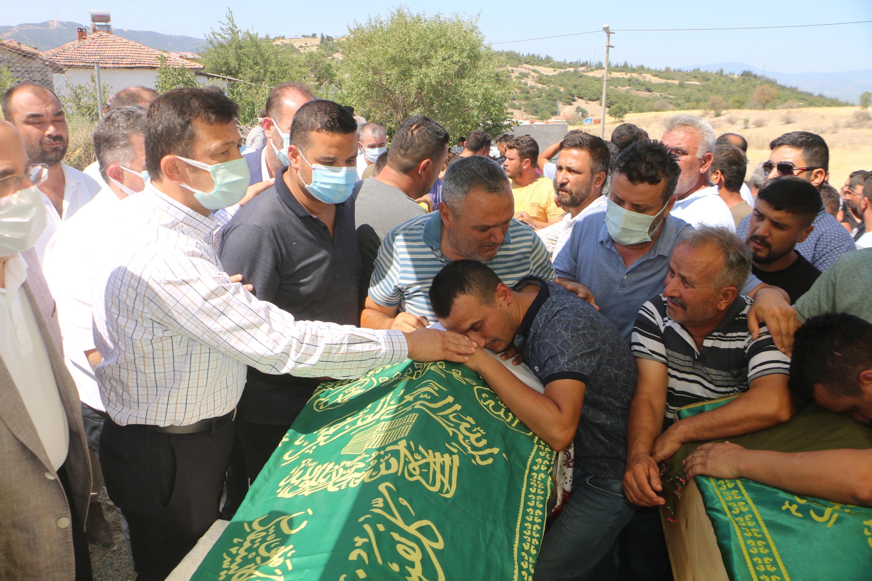 İzmirdeki kazada ölen 7 kişi son yolculuklarına uğurlandı