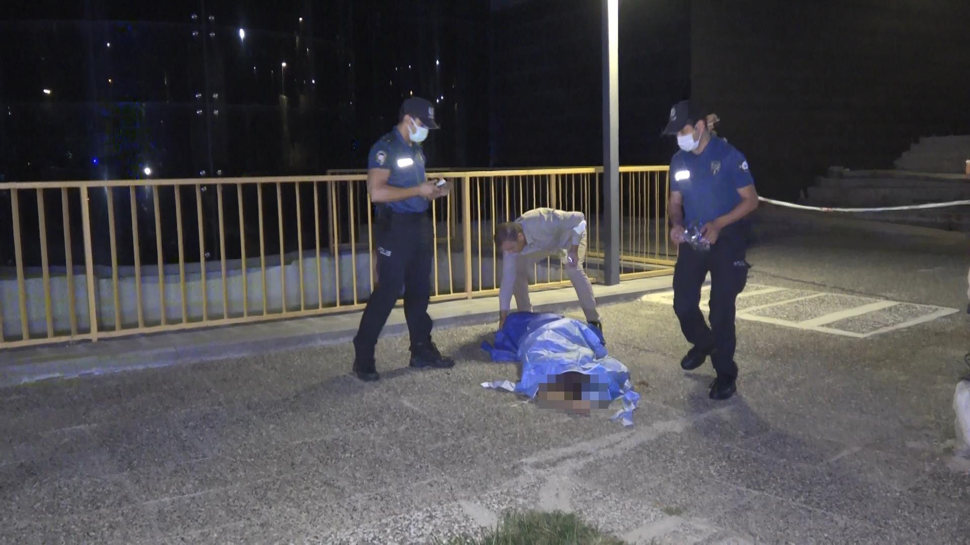 Bursada parkta yürüyen vatandaşlar ceset buldu