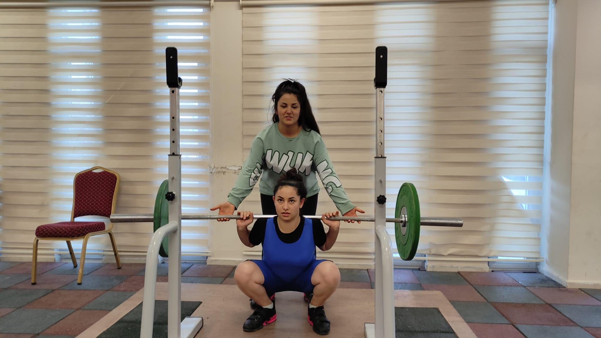 Weight-lifter sisters are preparing for the Turkish championship with tire and log