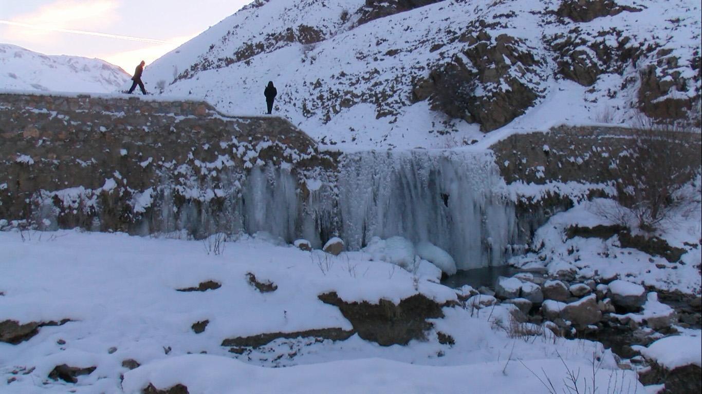 The waterfall and the stream froze in Mus