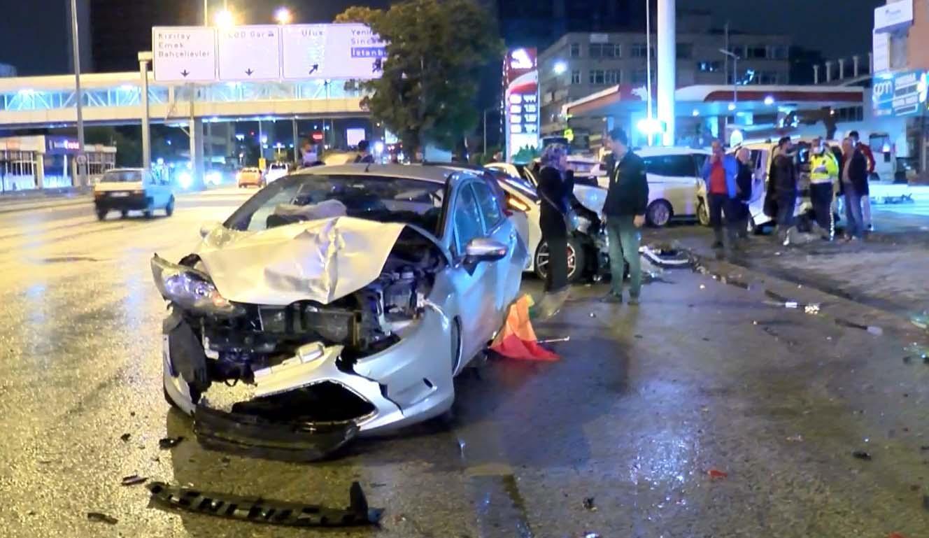 Ankarada 7 araçlı zincirleme kaza: 2 yaralı
