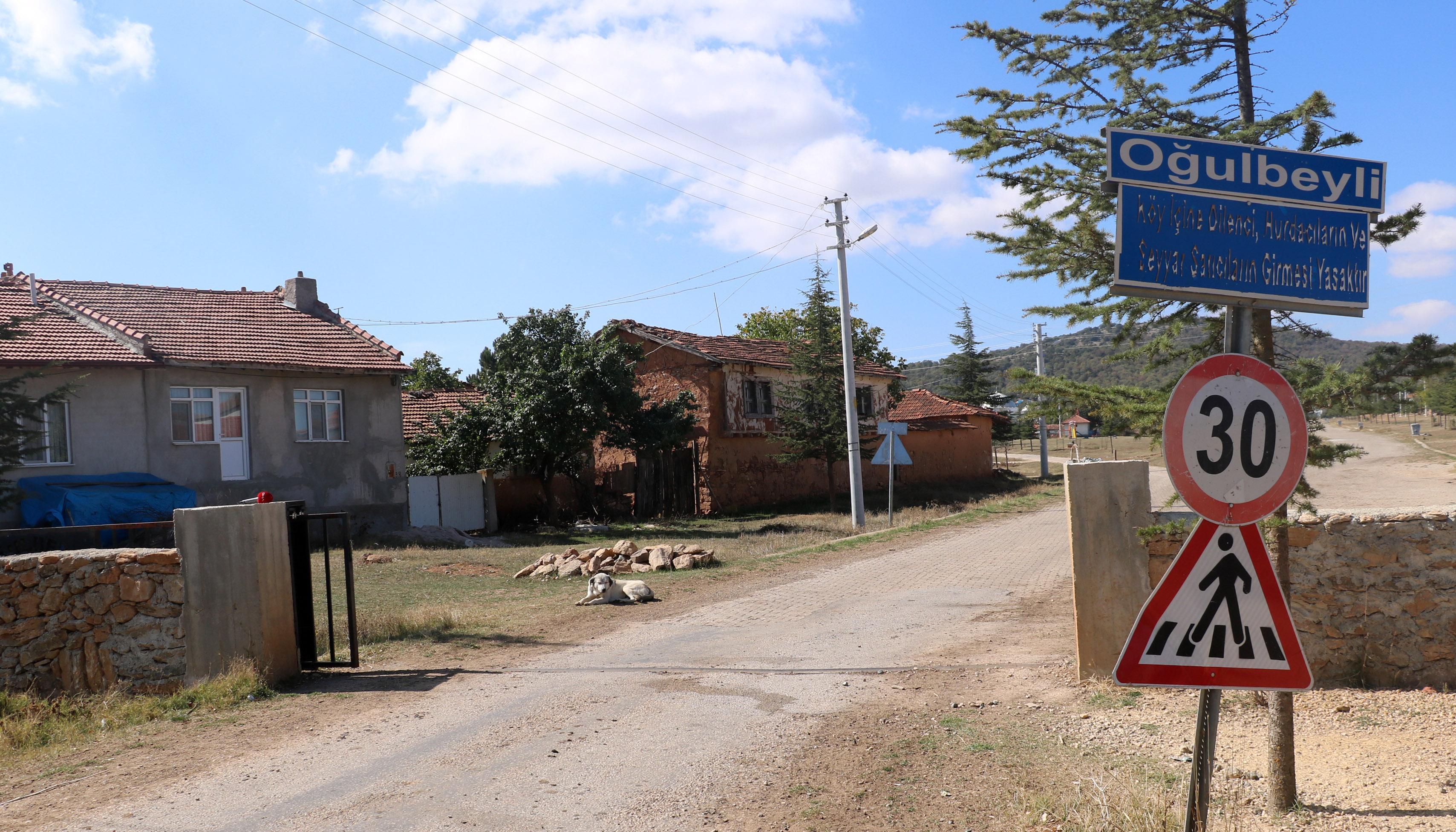Gelenin açtığı, gidenin kapattığı kapılı köy