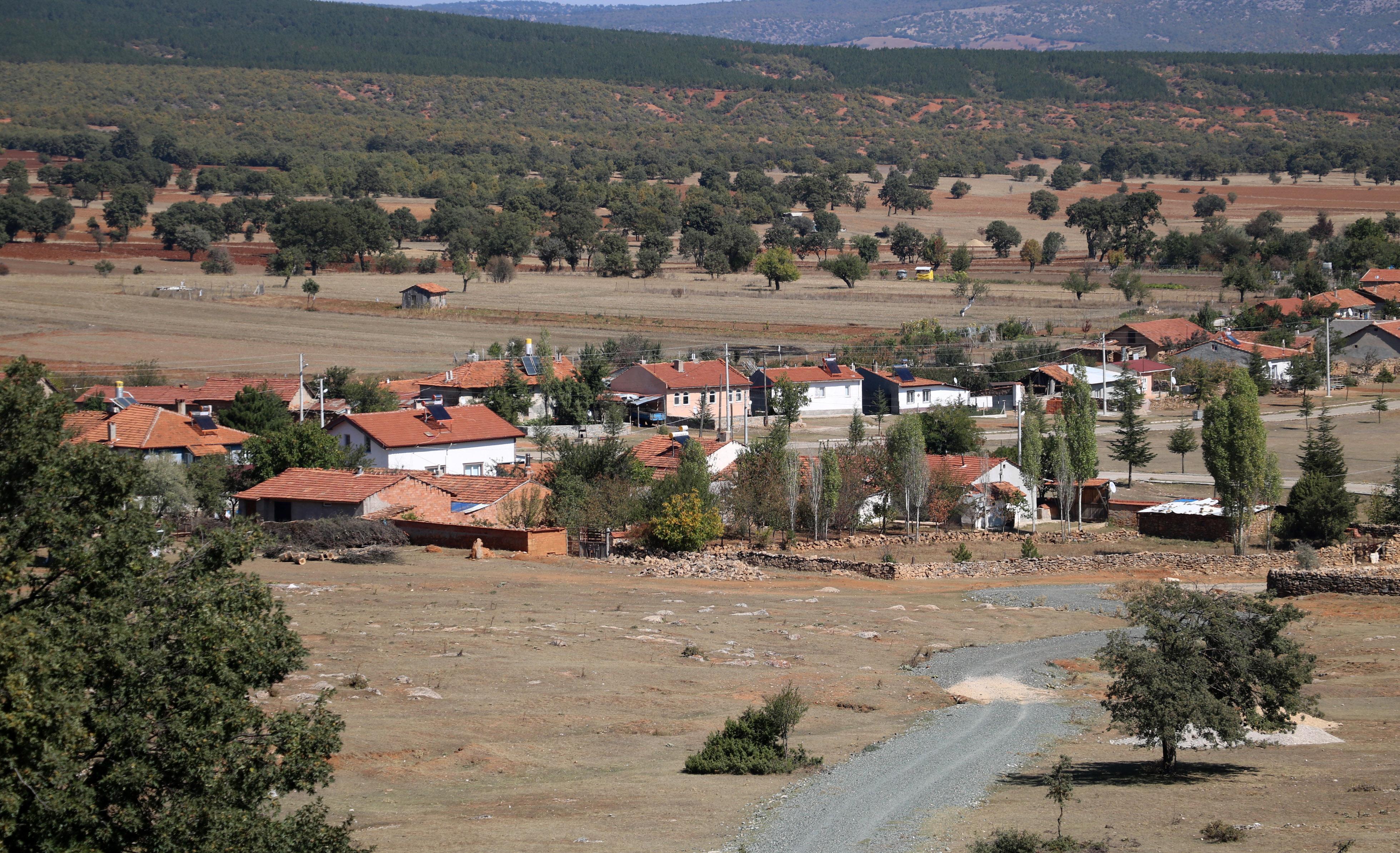 Gelenin açtığı, gidenin kapattığı kapılı köy