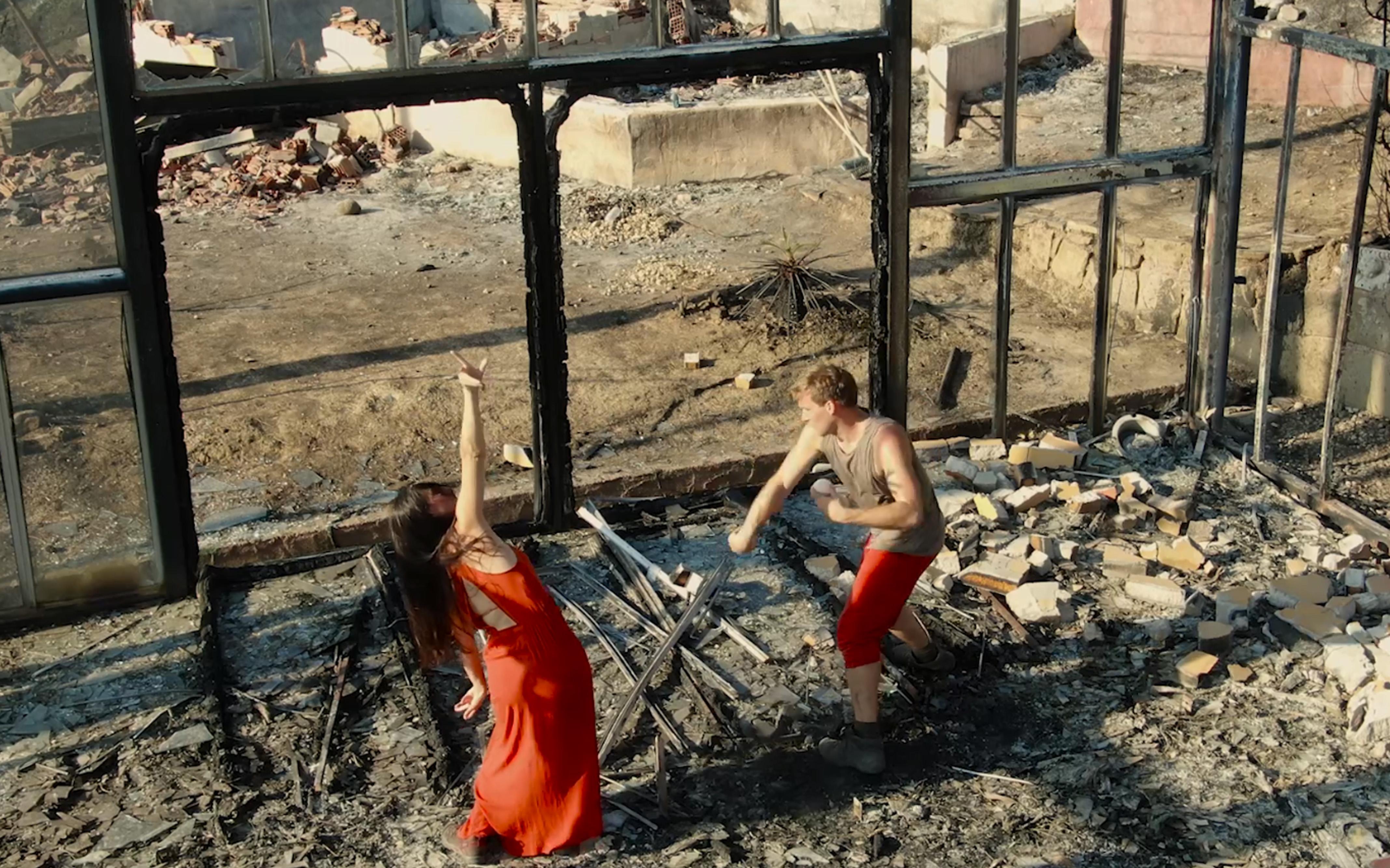 Küle dönen sanatevine dansla veda ettiler