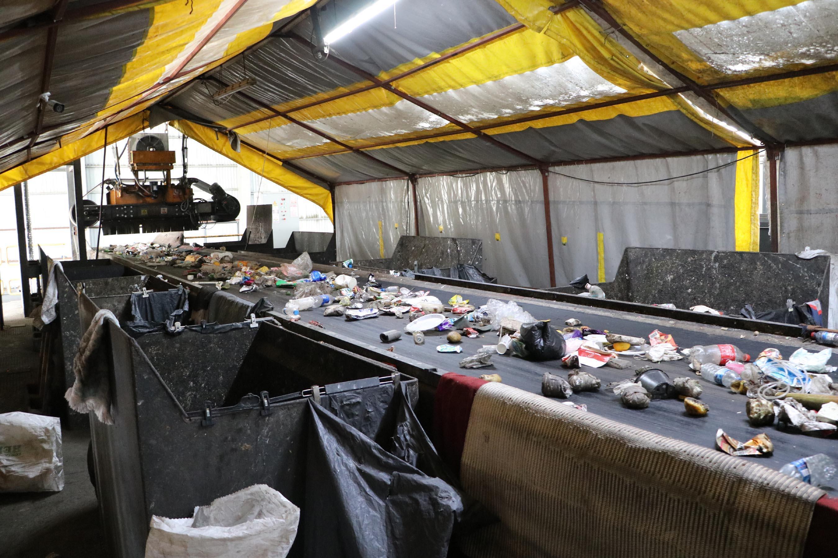 Atık ayrıştırma tesisinde bulunan bebek, başına vurularak öldürülmüş