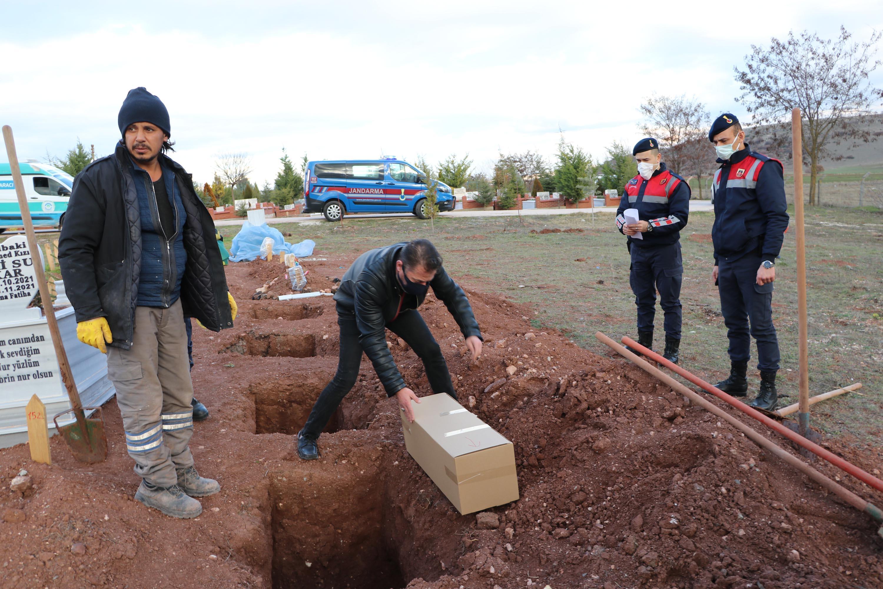 Atık ayrıştırma tesisinde bulunan bebek, başına vurularak öldürülmüş