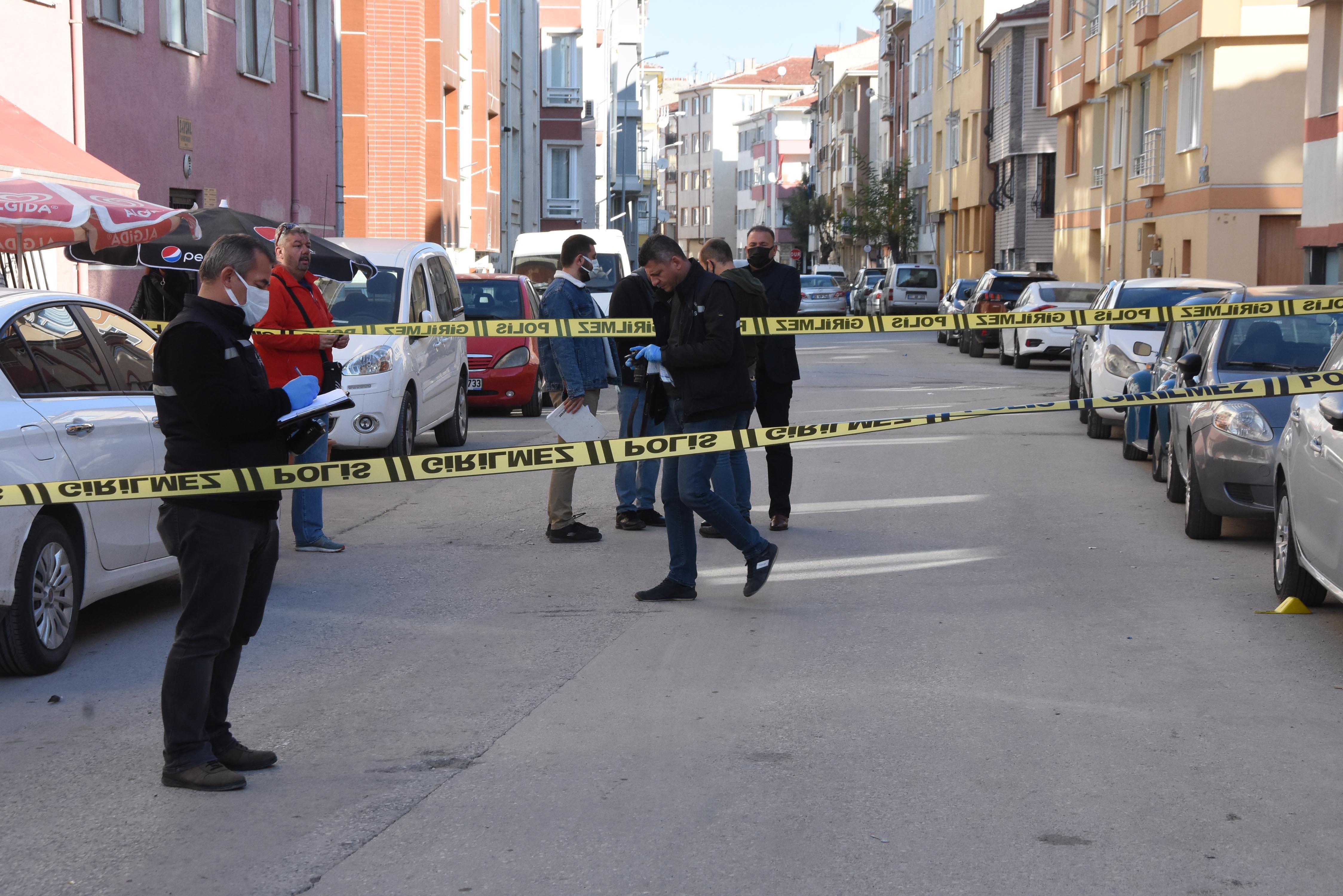 Şoförüyle tartıştığı okul servisine ateş açan şüpheli: Kargo aracı zannettim